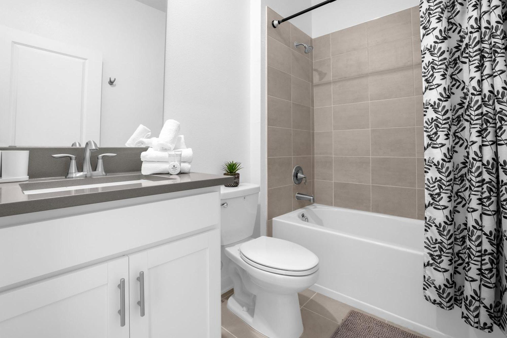 Holiday home Upstay - New Build At Championsgate With & Pool *