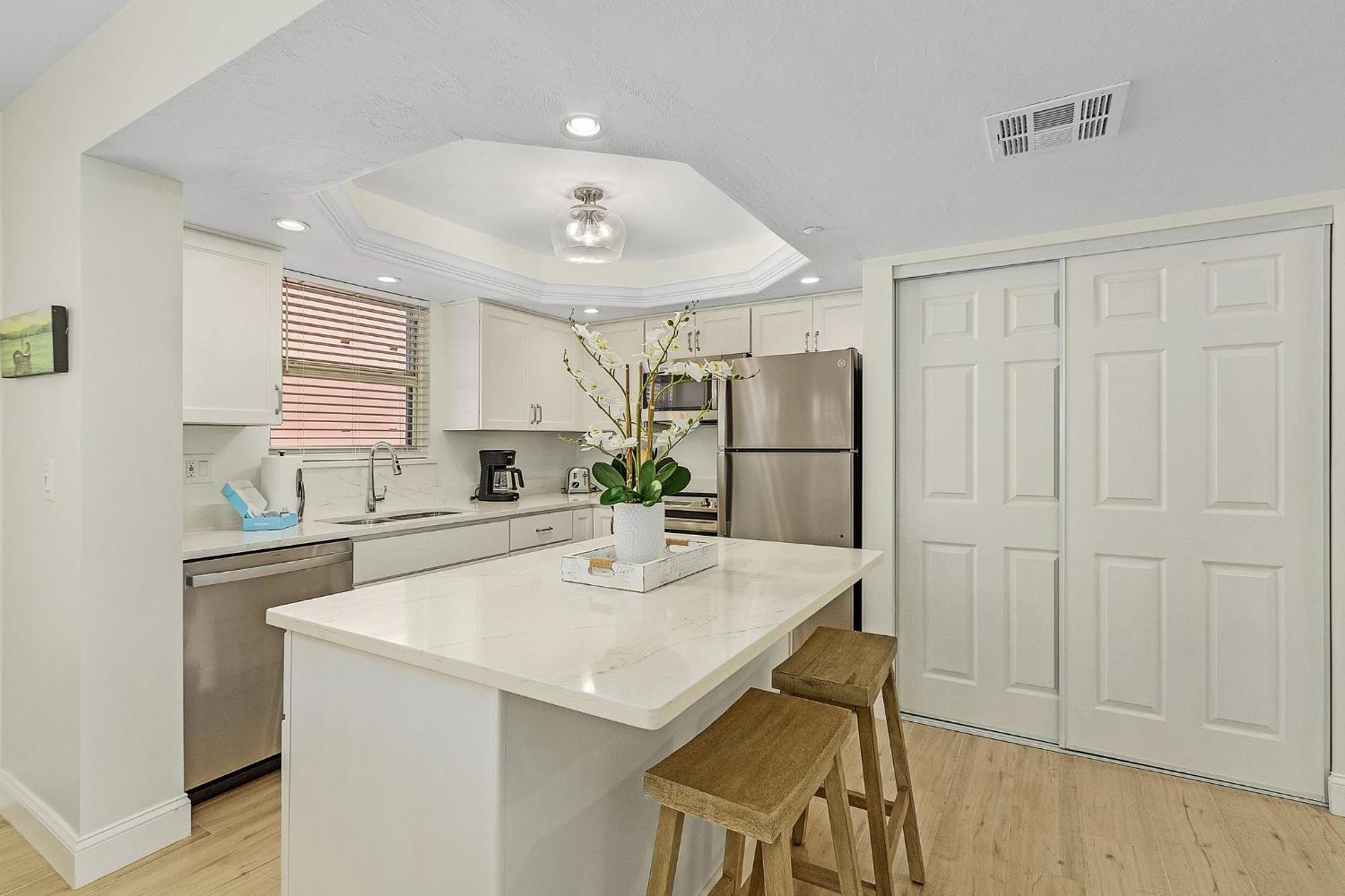 Estero Island 2br: Ocean Views, Pool & Bbq Area Holiday home