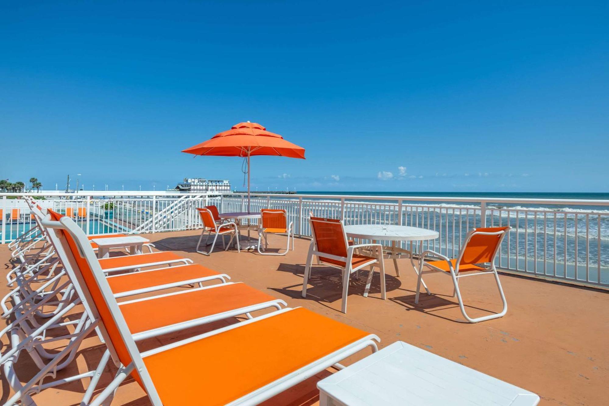Hotel Comfort & Daytona Oceanfront 3*
