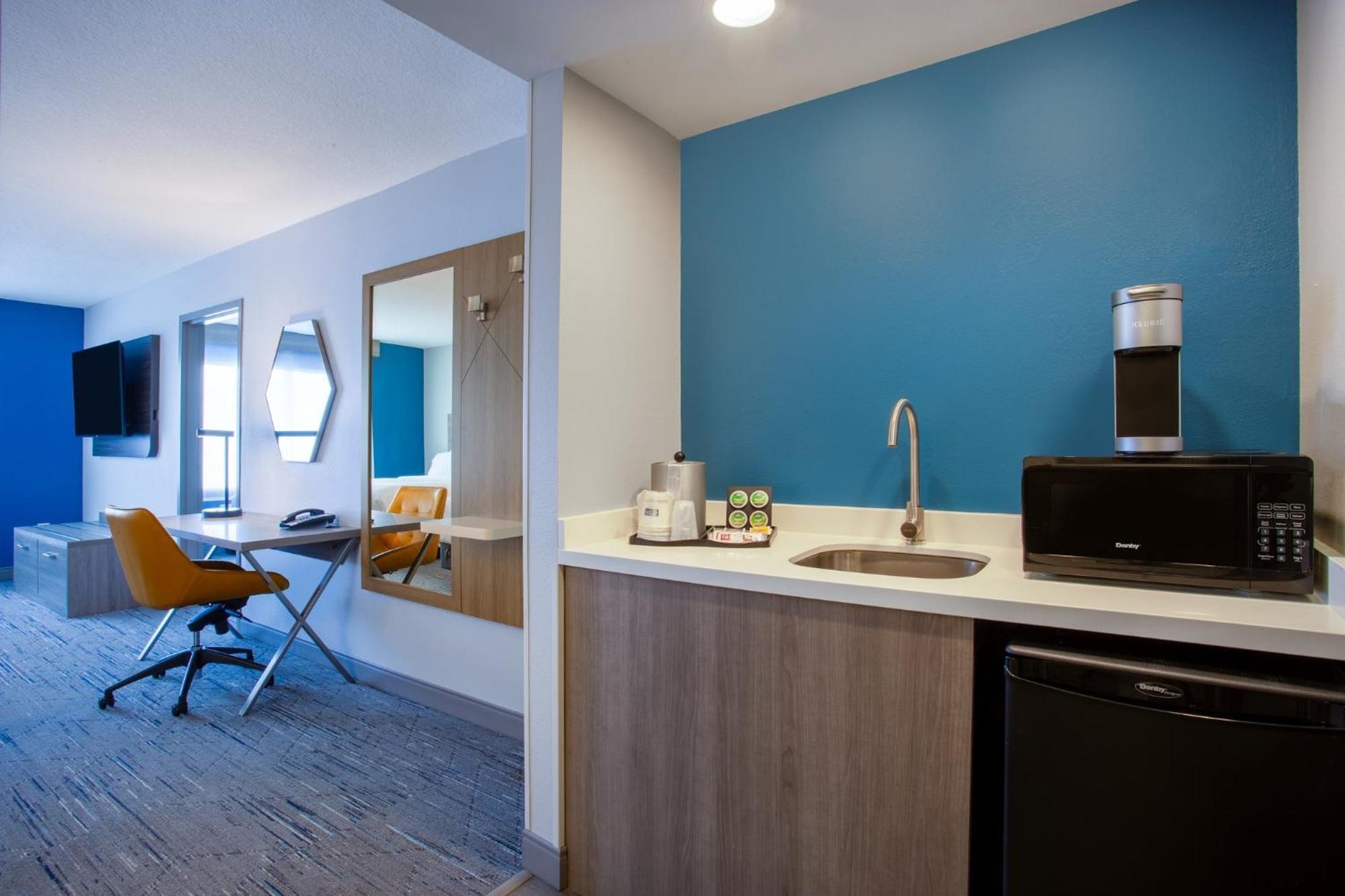 Express & East-lakewood Ranch By Ihg