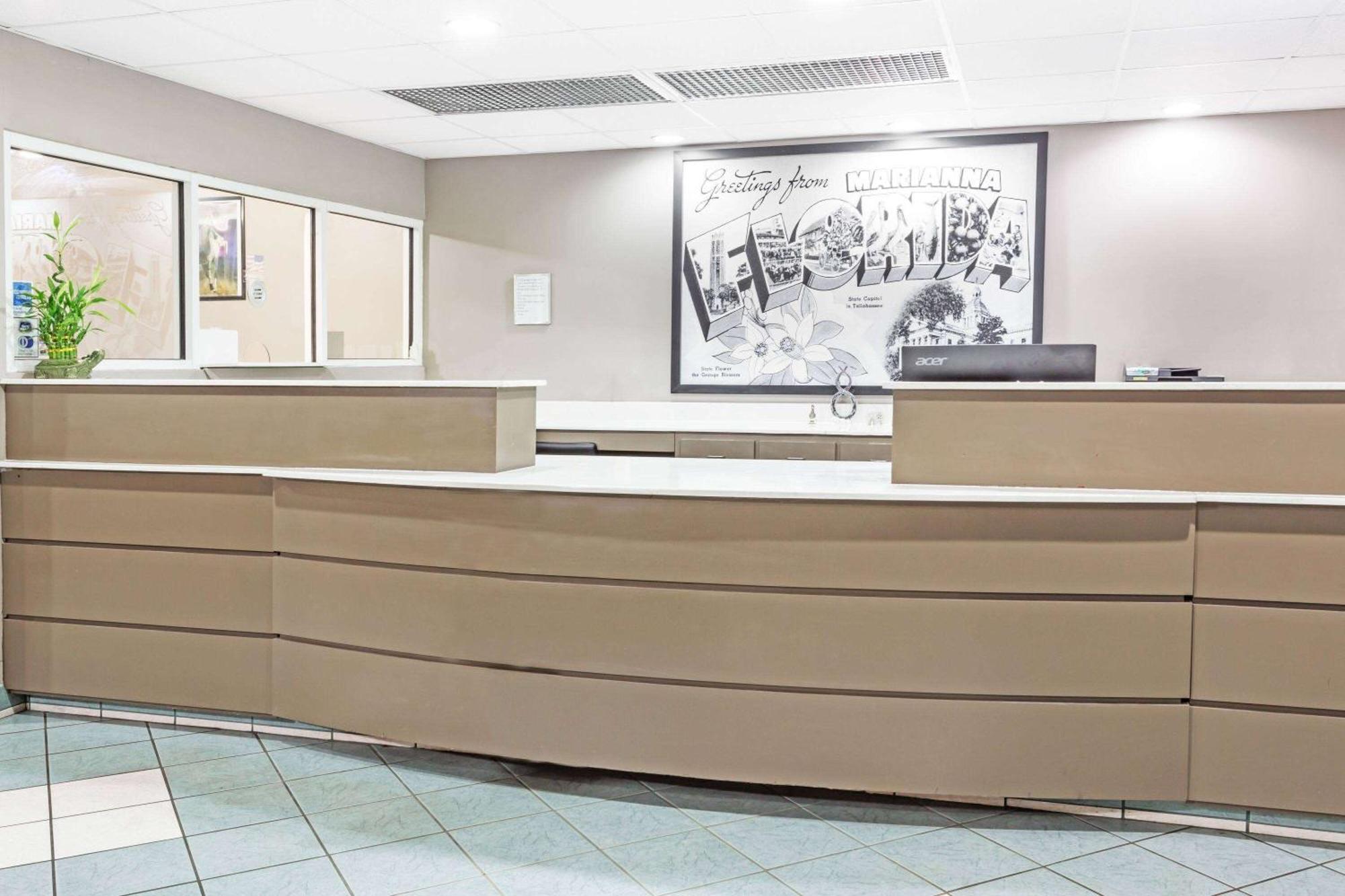 Super 8 By Wyndham Hotel