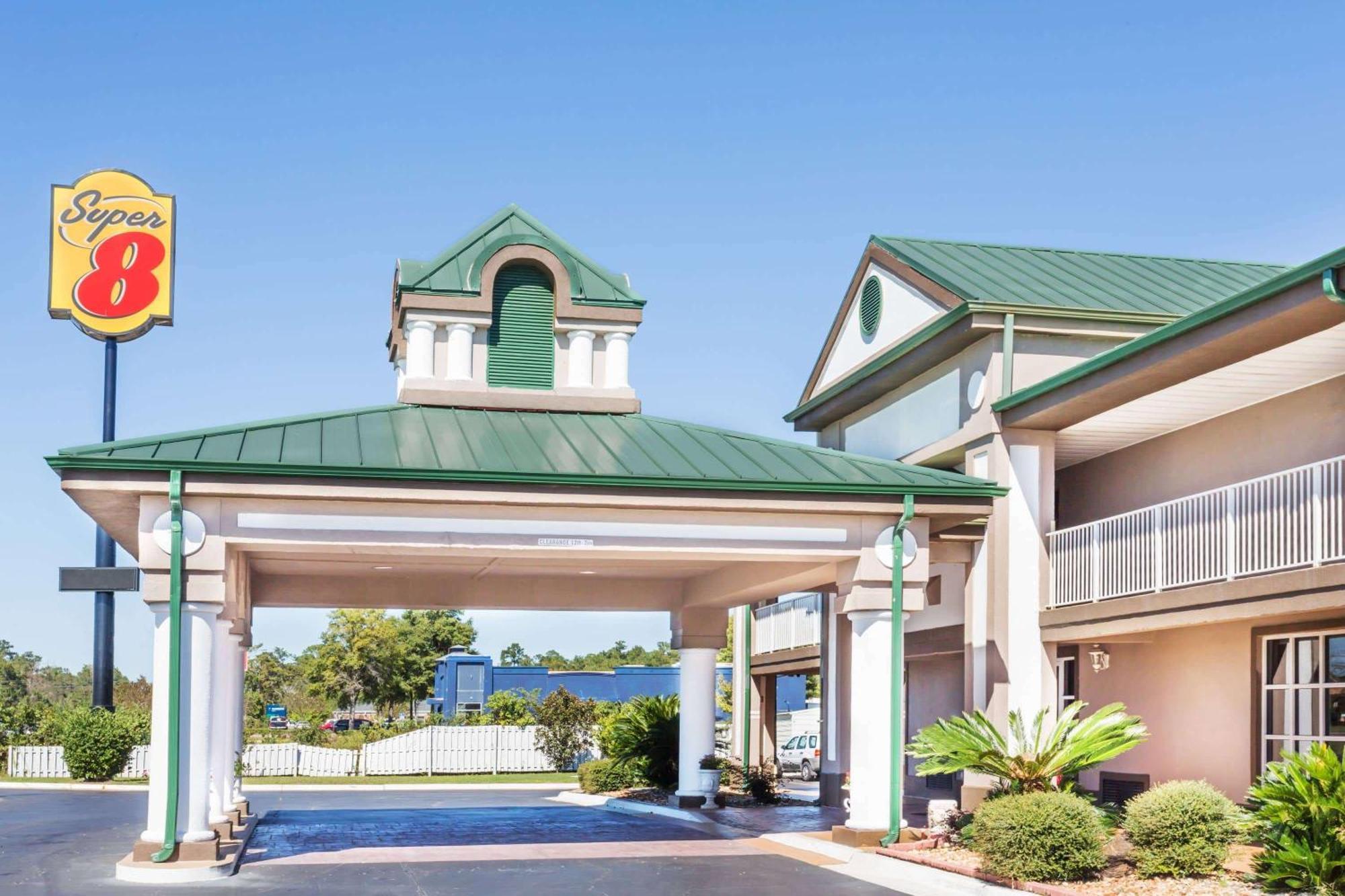 Super 8 By Wyndham Hotel 2*