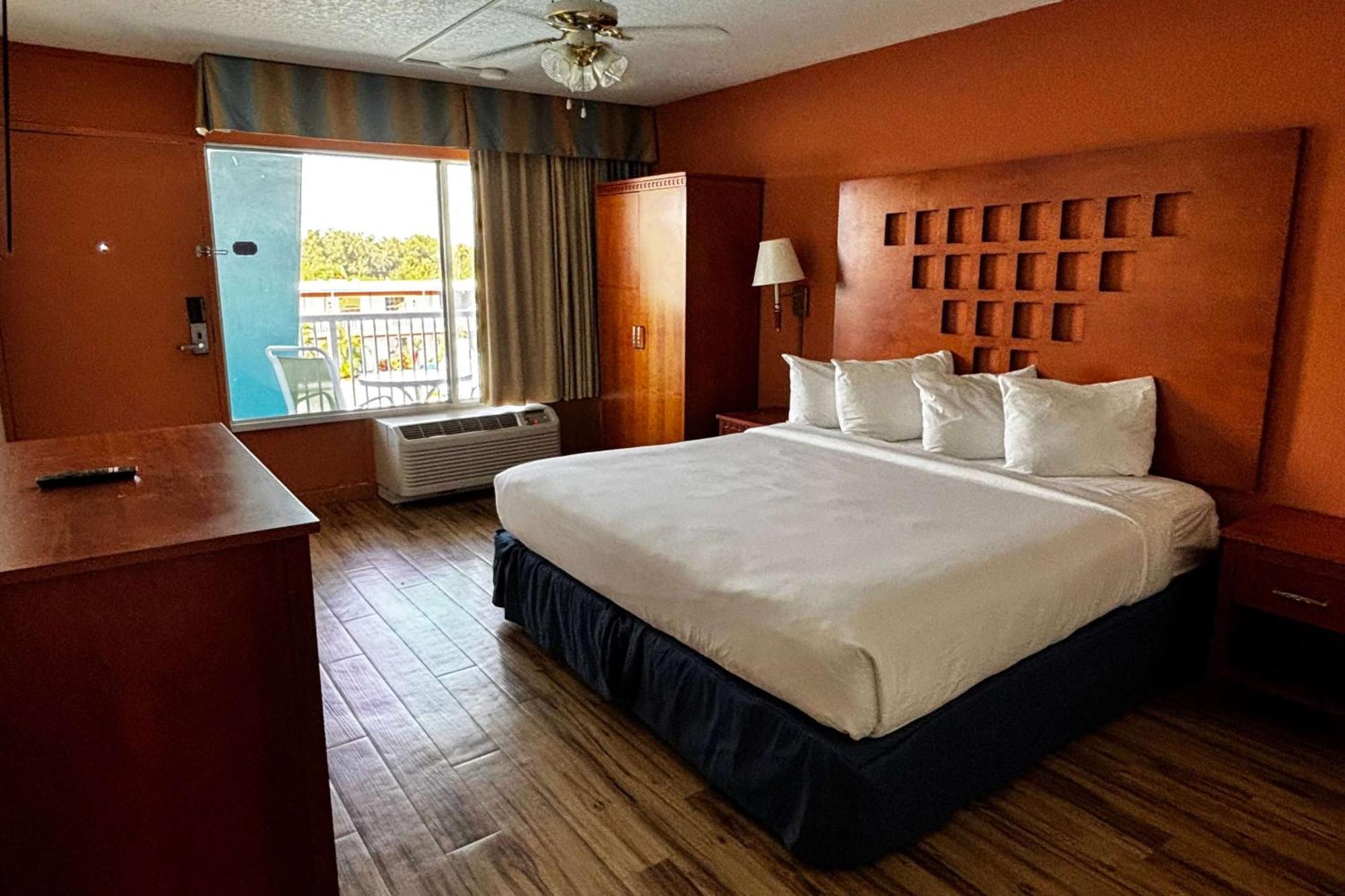 Hotel Ramada By Wyndham Flamingo Water Park