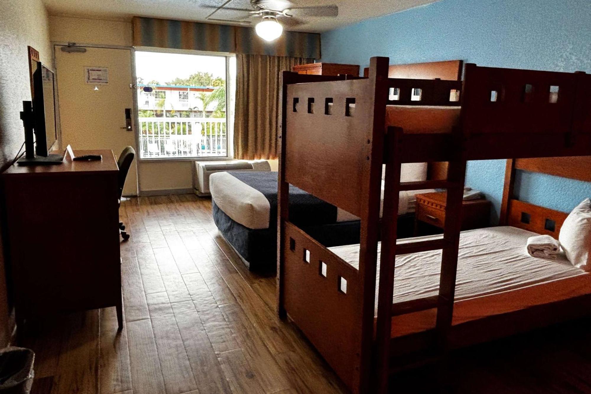 Hotel Ramada By Wyndham Flamingo Water Park 3*