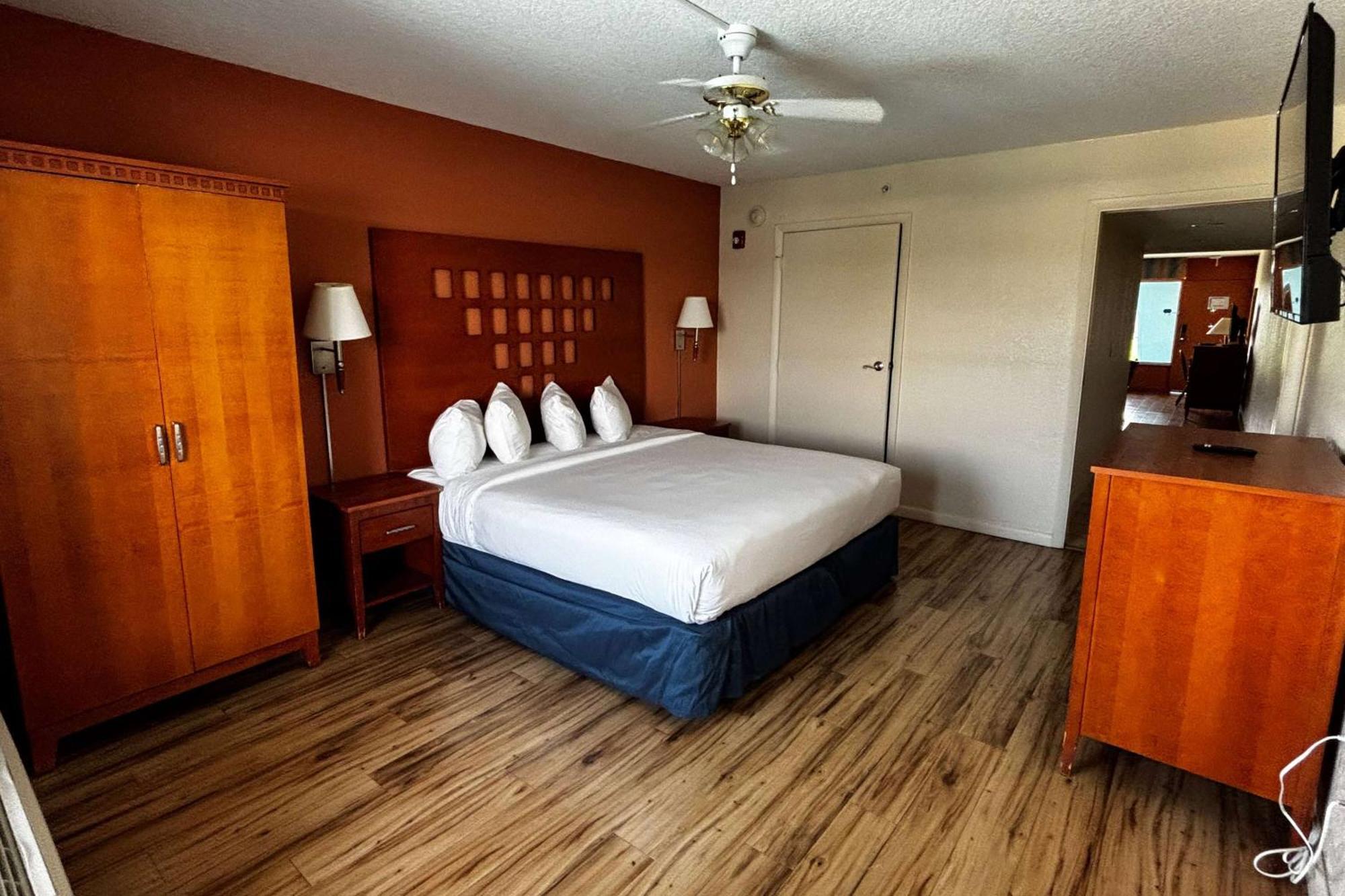 Hotel Ramada By Wyndham Flamingo Water Park 3*