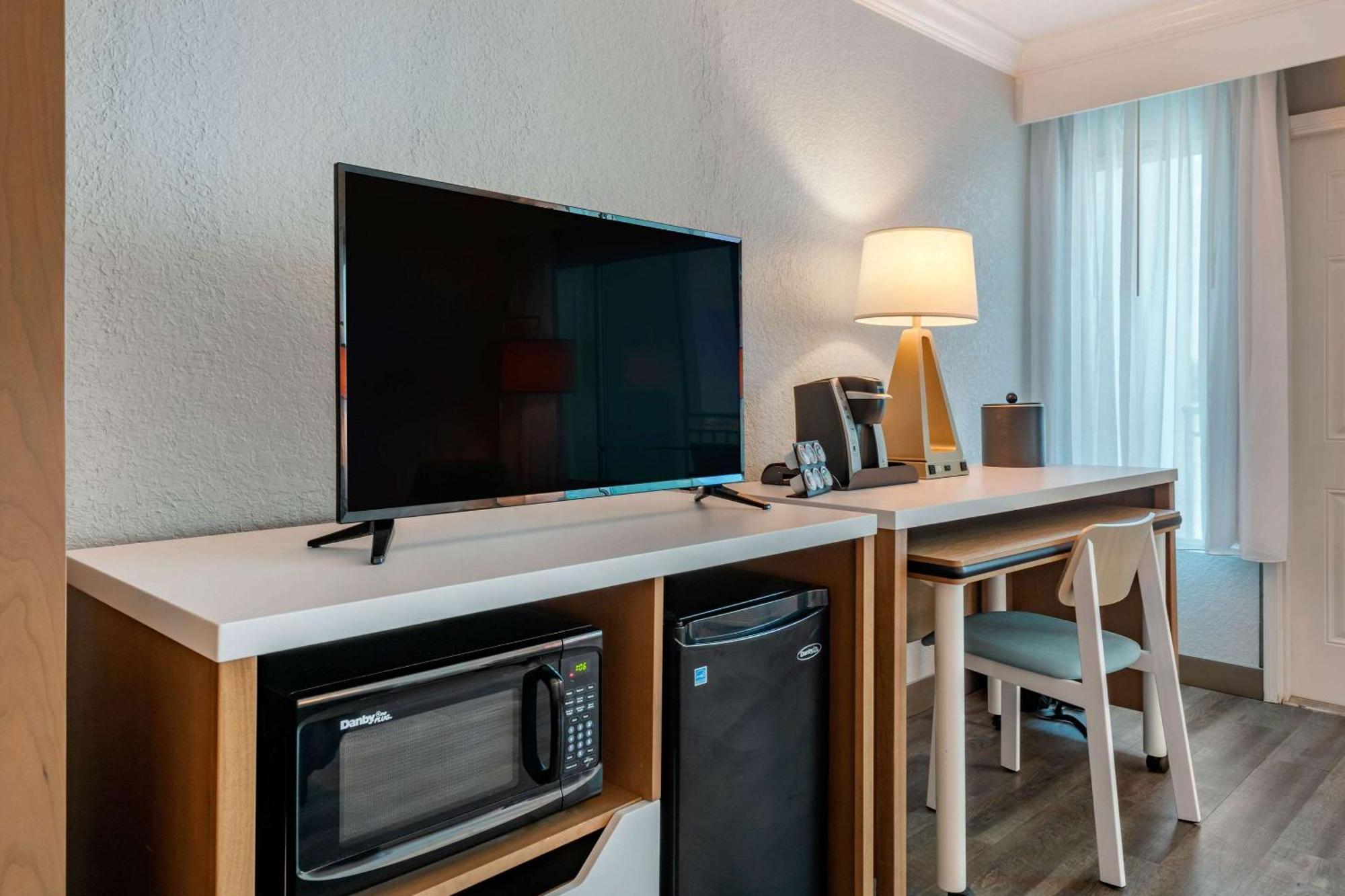 Hotel Winter The Dolphin's Club, Ascend Collection Clearwater Beach