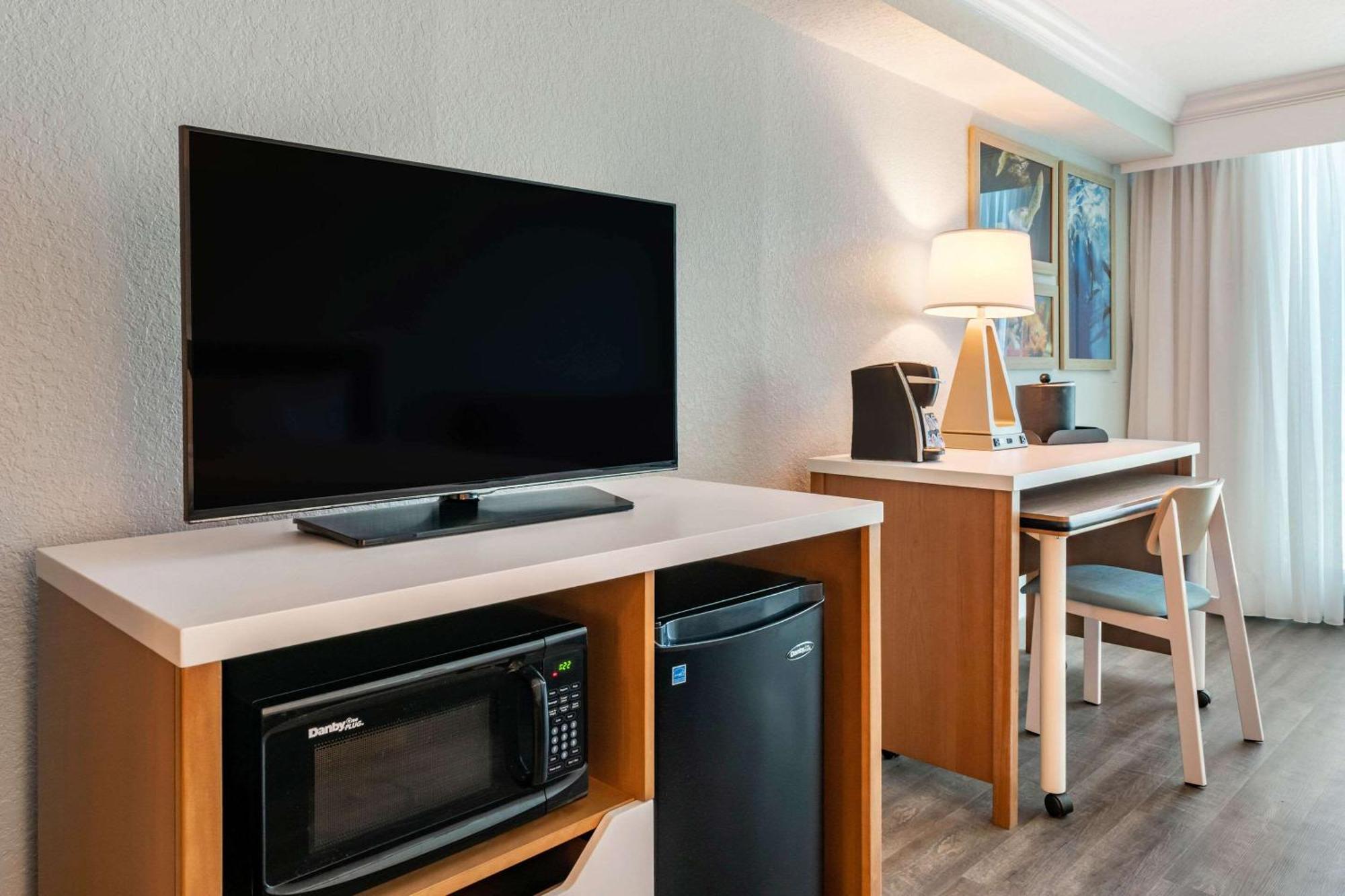 Hotel Winter The Dolphin's Club, Ascend Collection Clearwater Beach