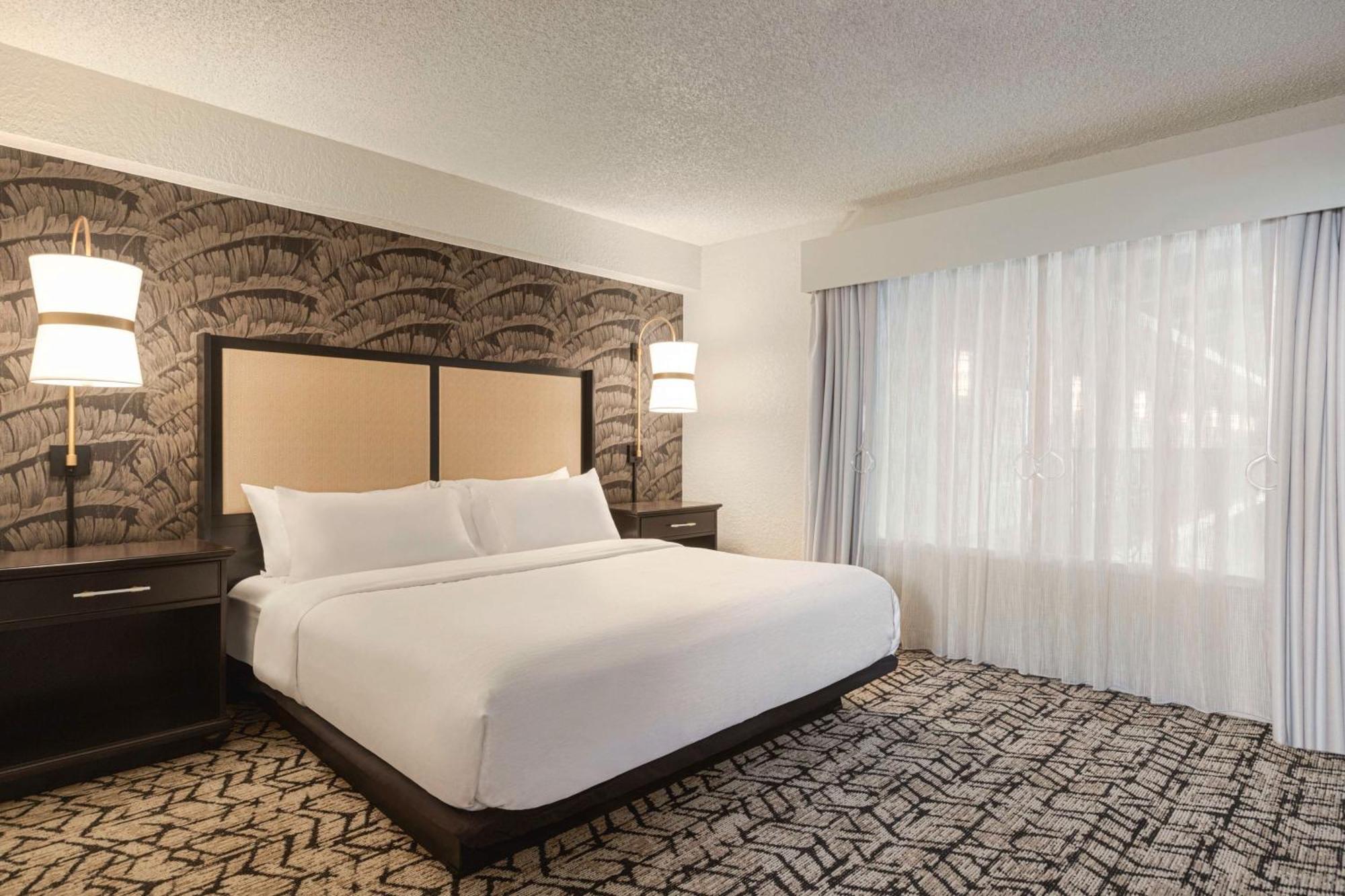 Embassy By Hilton Lauderdale 17th Street Hotel