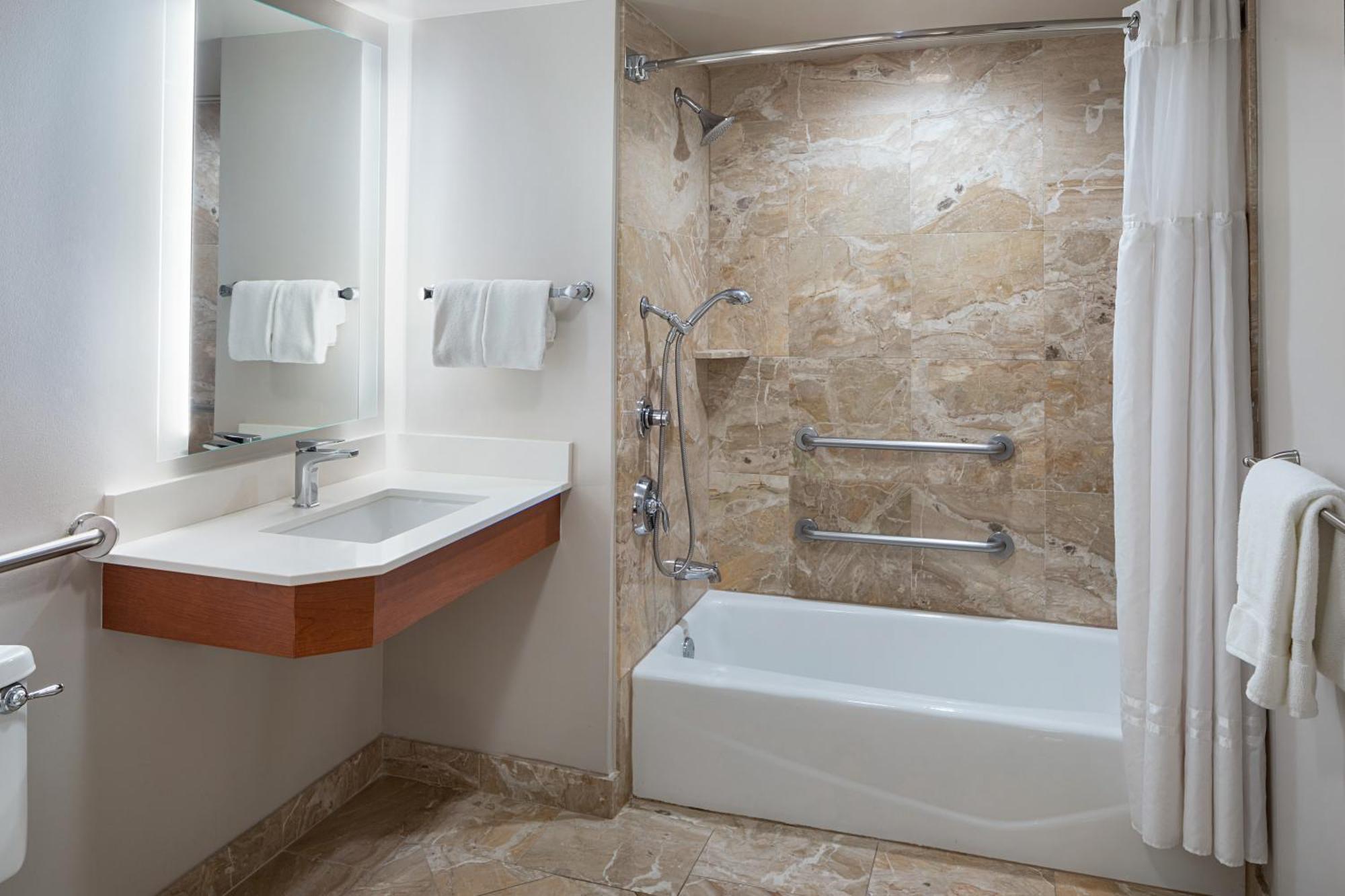 Hotel The Atlantic On The Ave 4*
