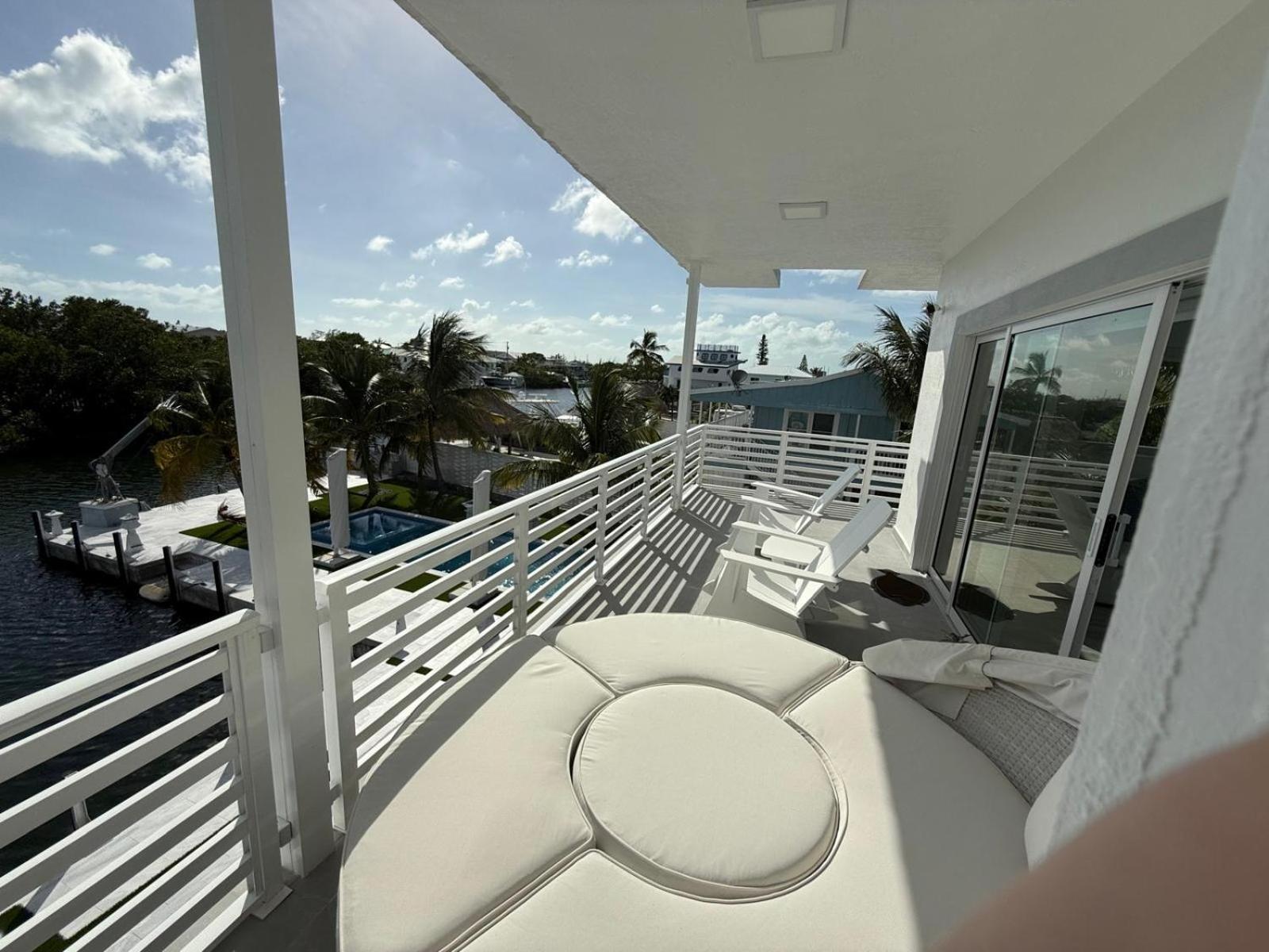 Oasis * Key Largo