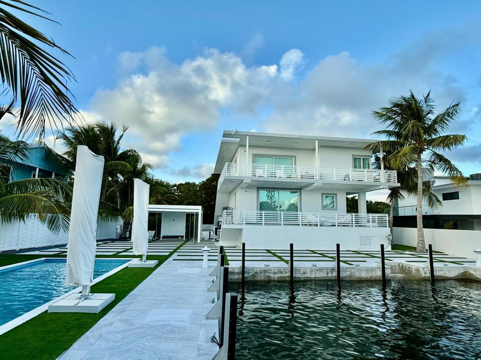 Oasis * Key Largo