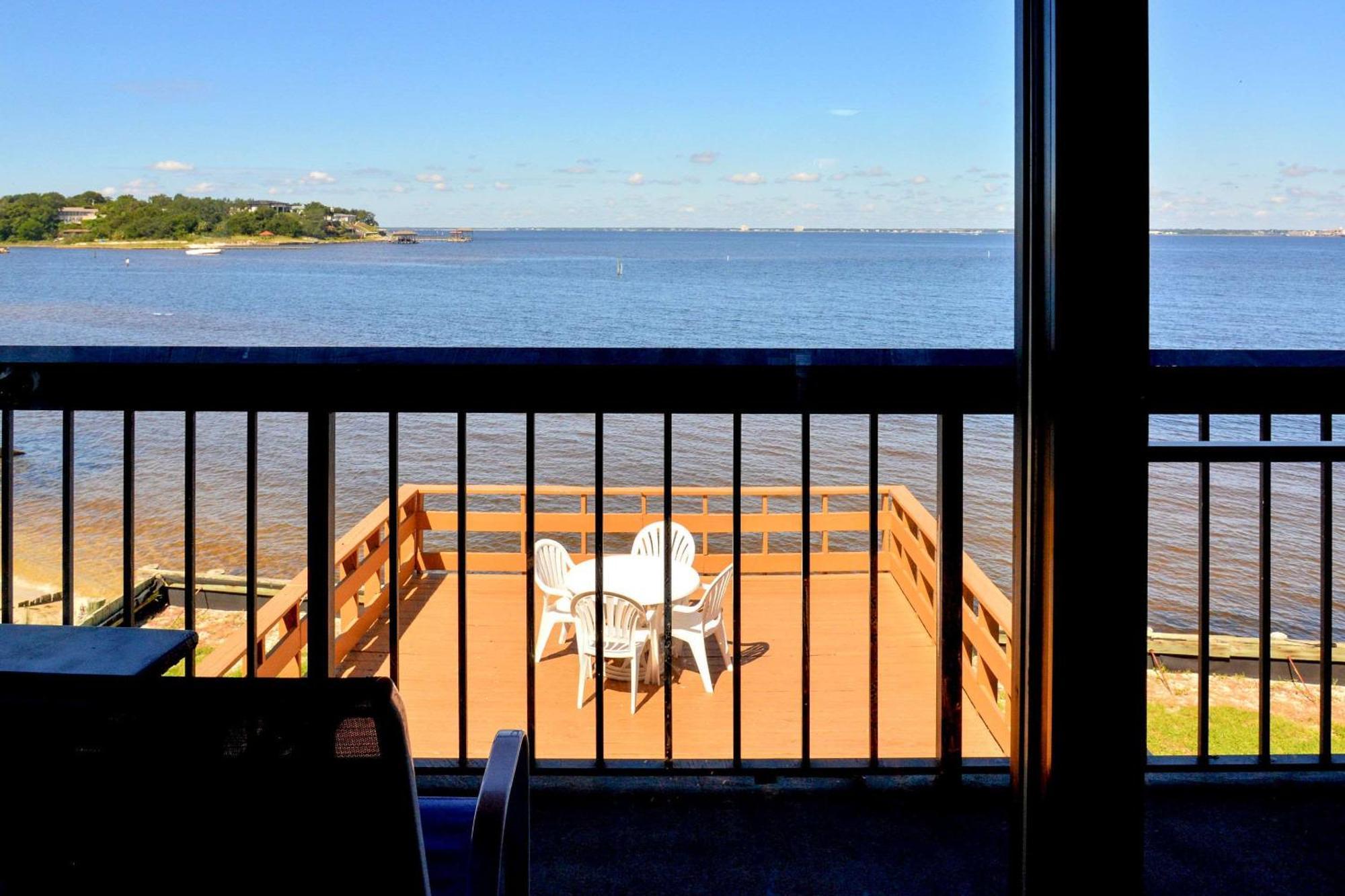 Quality & Bayside Near Pensacola Hotel
