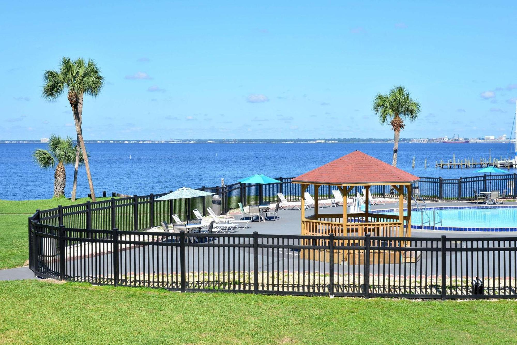 Hotel Quality & Bayside Near Pensacola