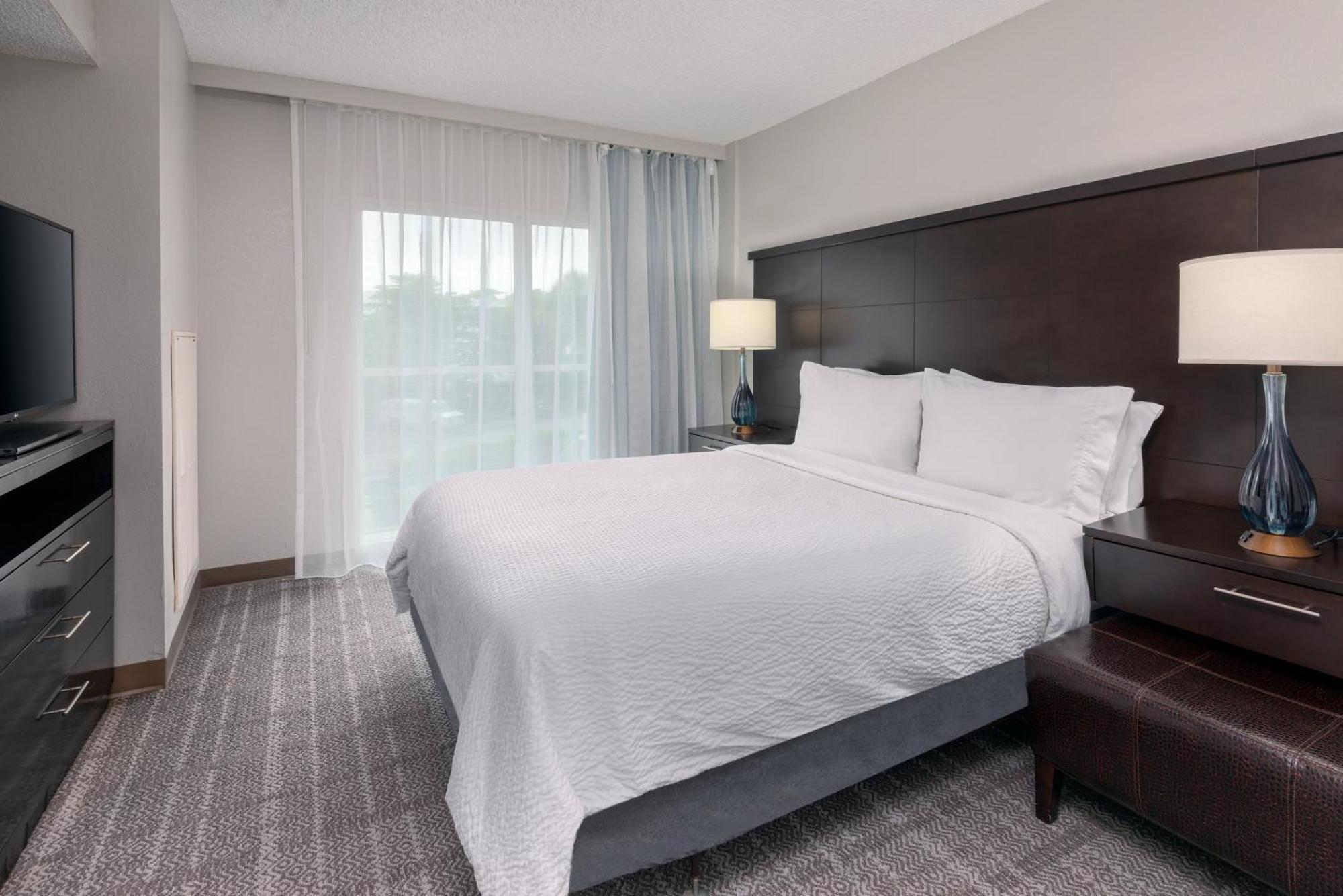 Staybridge Miami Area By Ihg