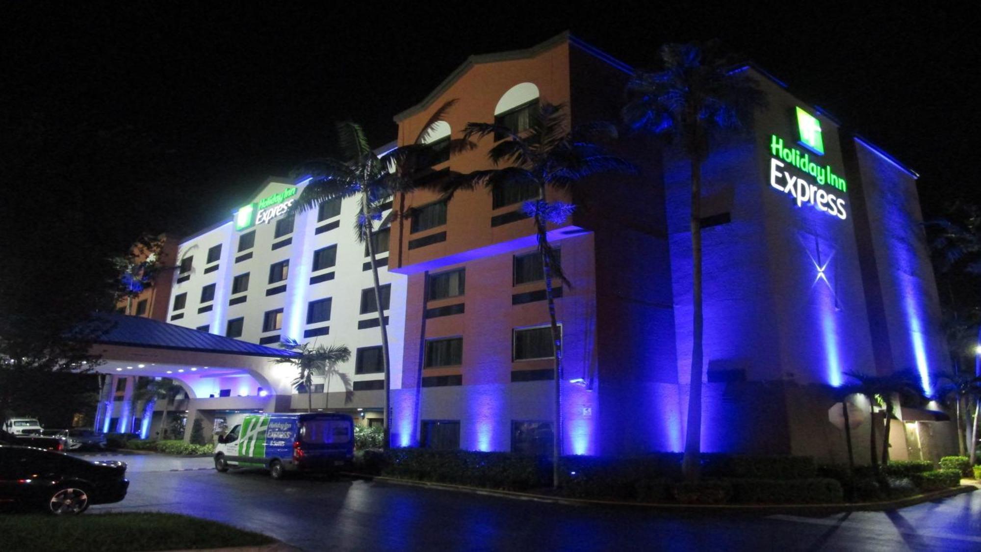 Express And Lauderdale Airport West By Ihg Davie