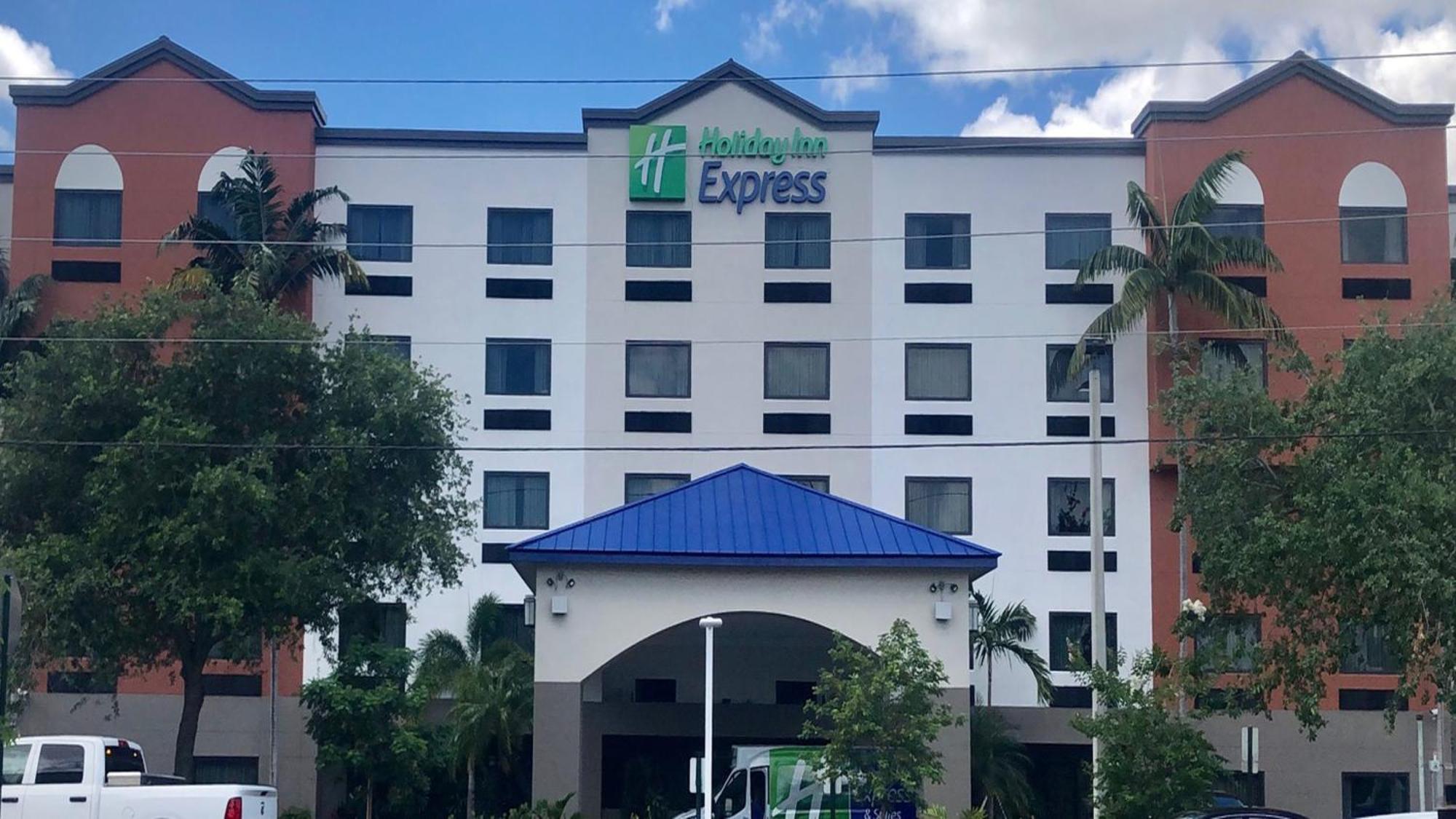 Hotel Express And Lauderdale Airport West By Ihg Davie