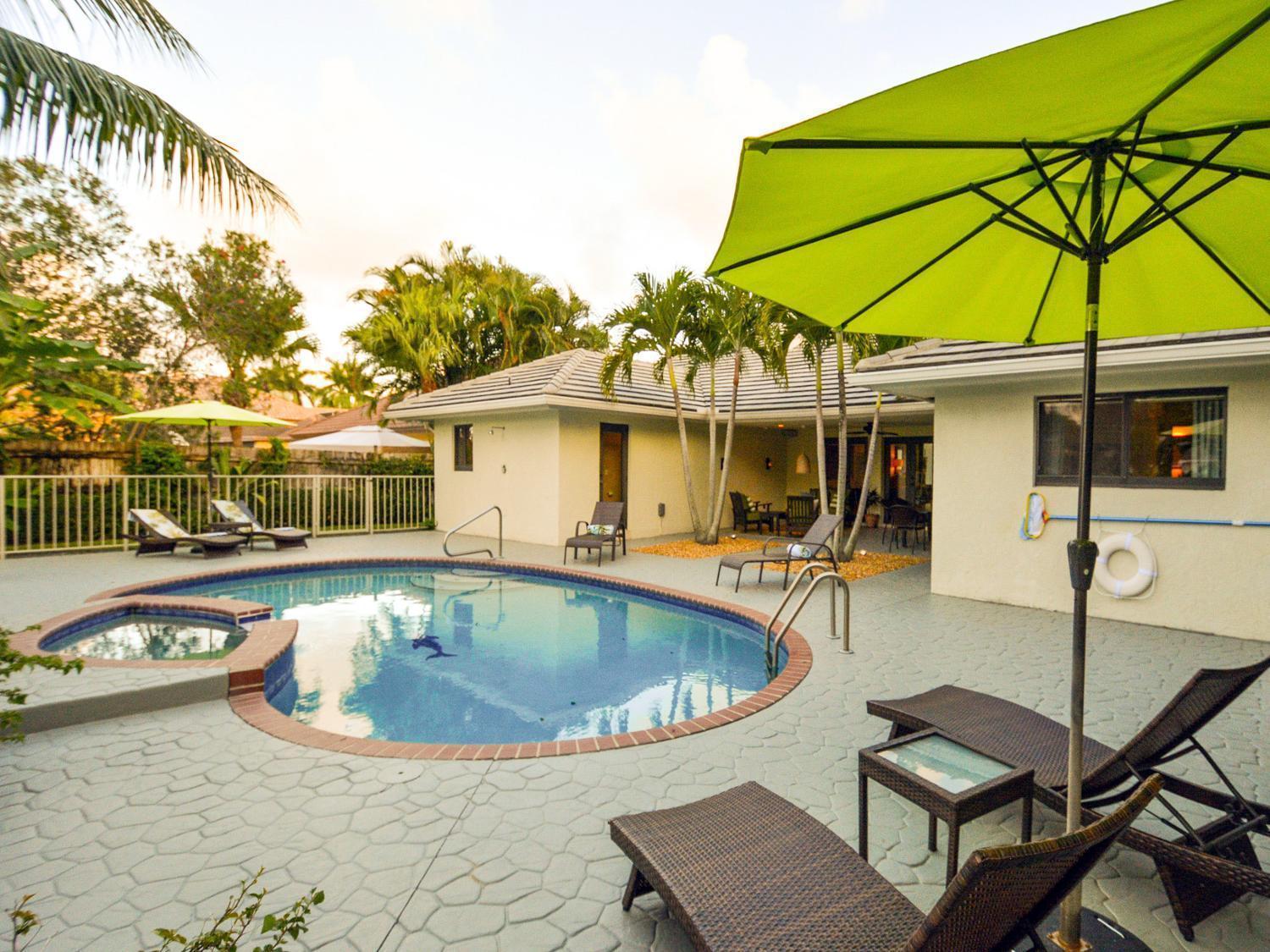 Dolphin Retreat - East * Boca Raton
