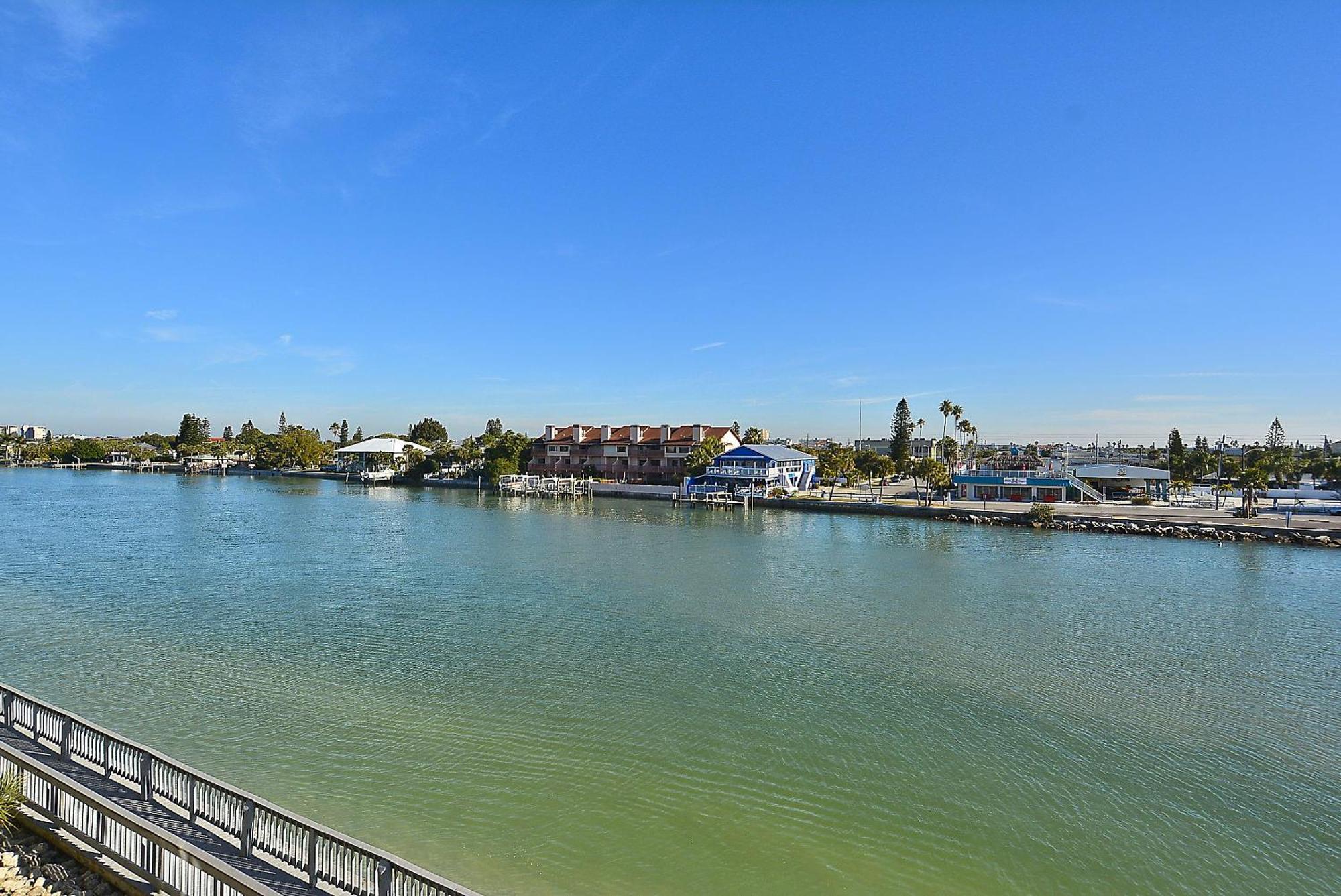 Holiday home Land's End 4-304 Bay Front - Premier St. Pete Beach