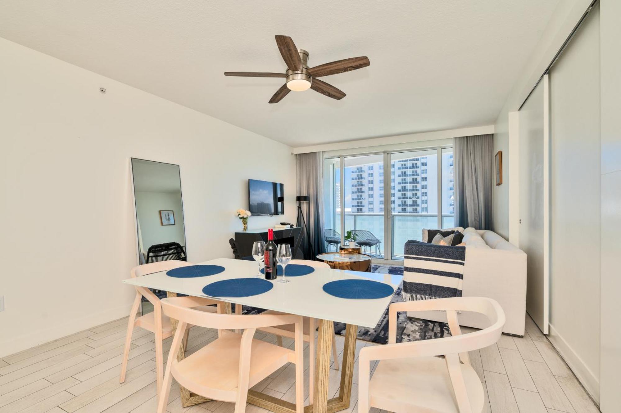 Stylish 1br With 5 Star Amenities And Stunning Views