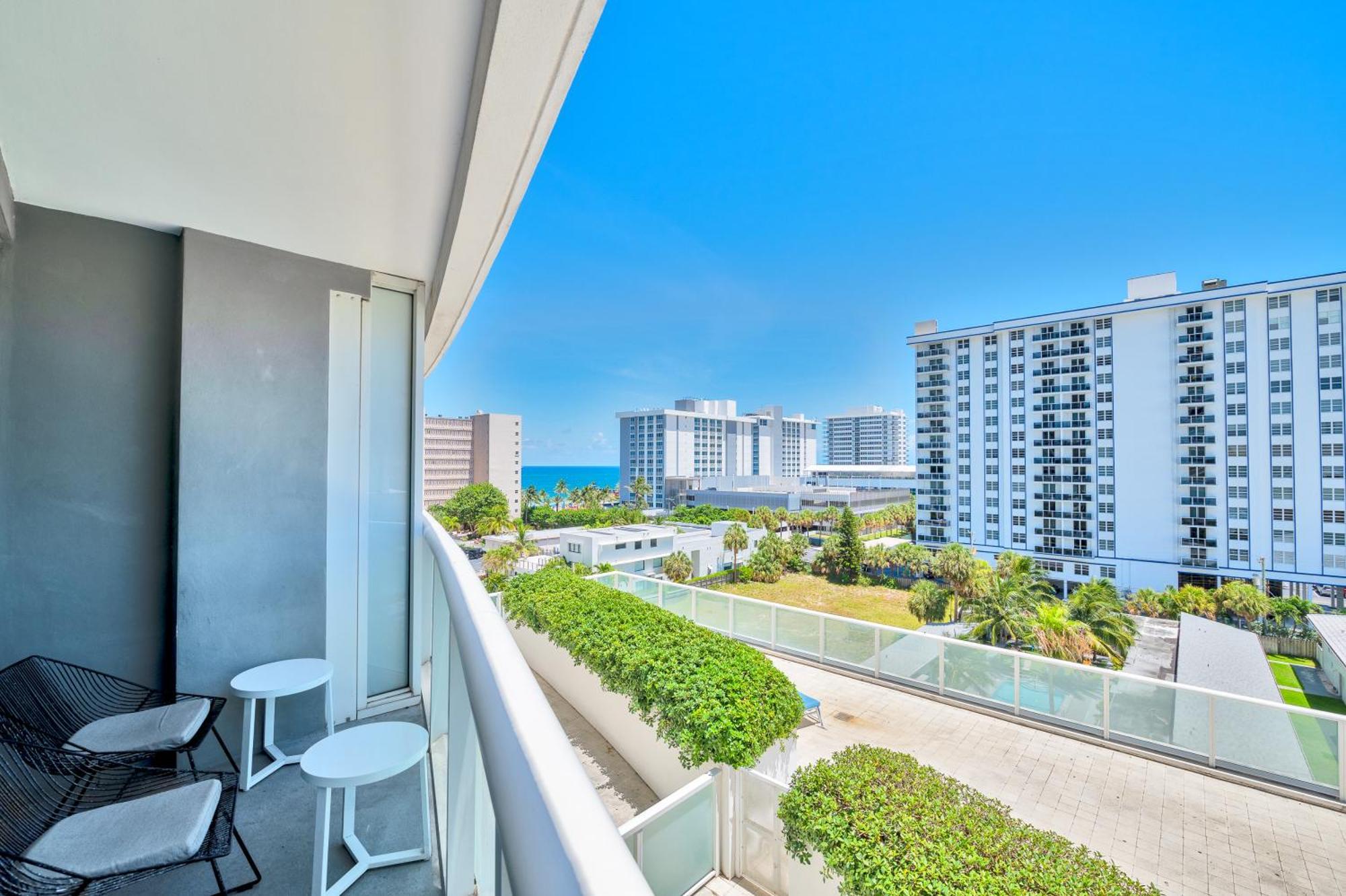 Stylish 1br With 5 Star Amenities And Stunning Views Apartment