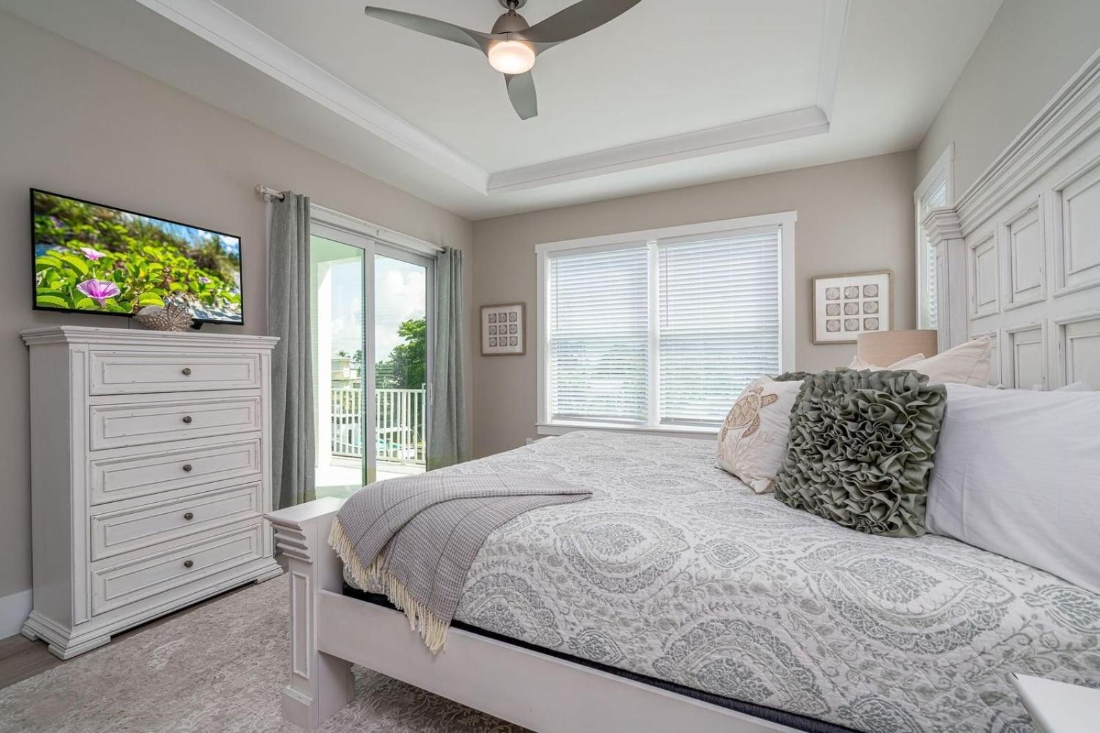 Beach-to-bay 5br: Pool, Spa, Gulf Views, Elevator * Fort Myers Beach