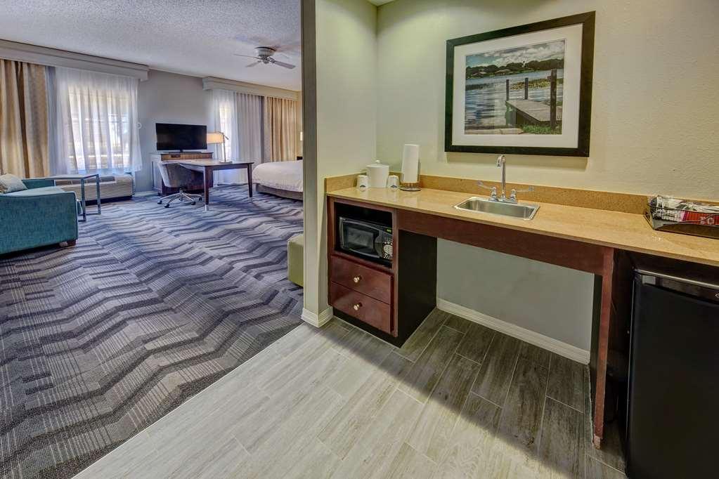 Hampton & Hotel