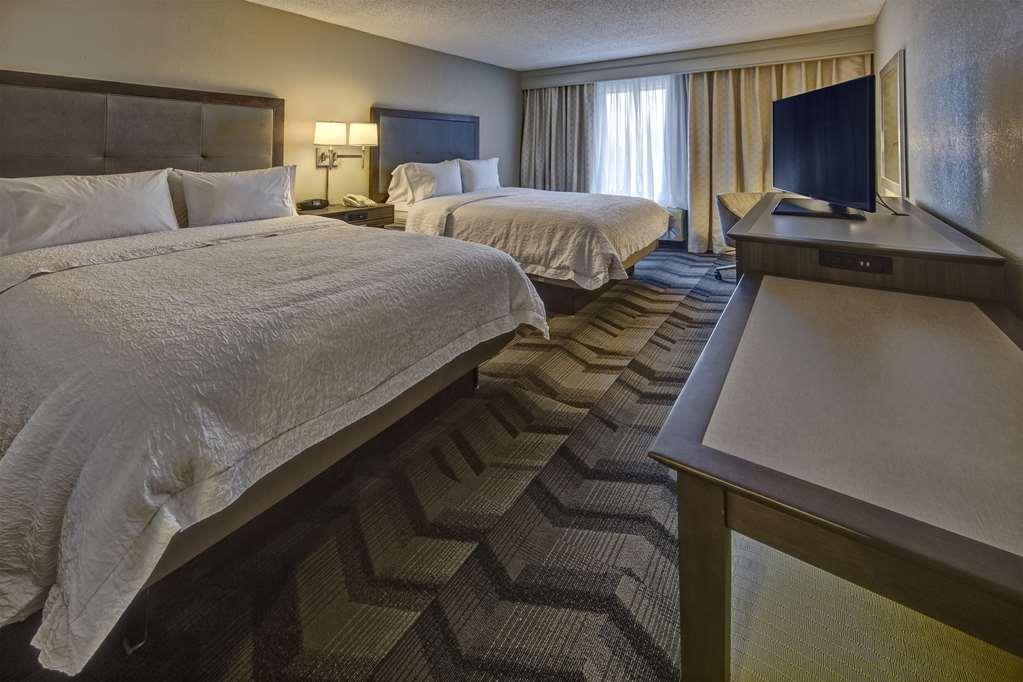 Hampton & Hotel