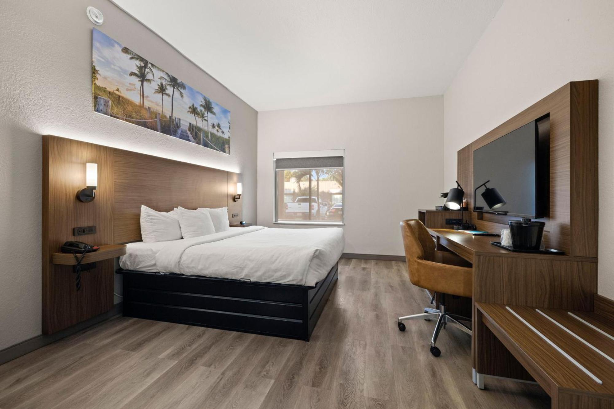 Clarion Pointe I-4 Hotel