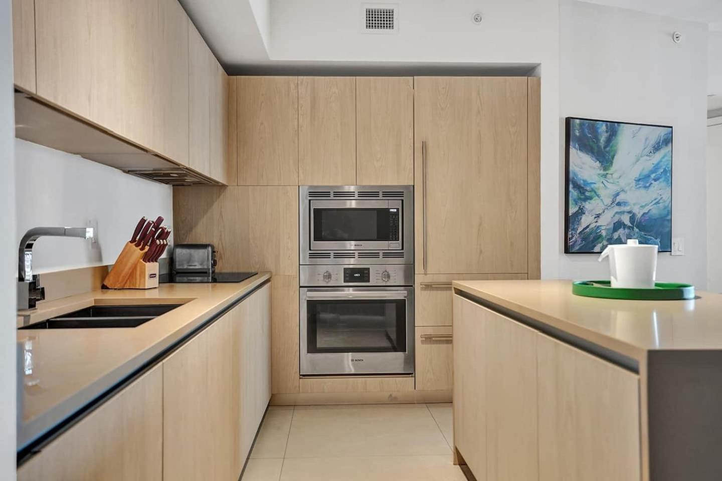 Amazing At Lyfe & Residences Apartment