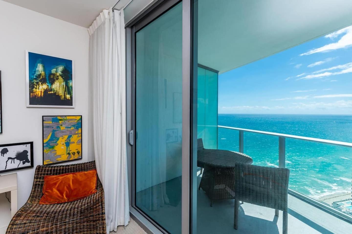 Amazing At Lyfe & Residences Apartment