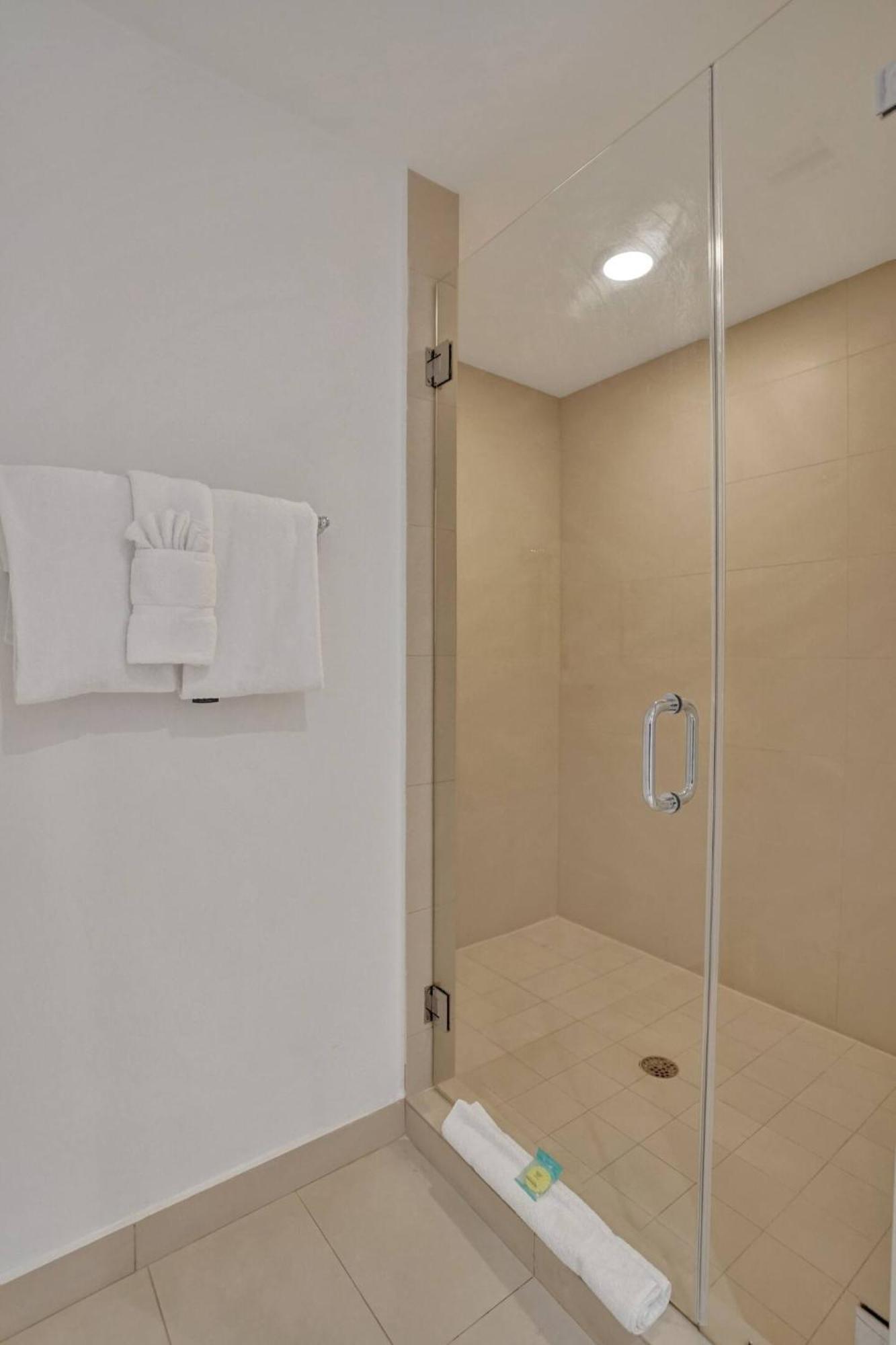 Amazing At Lyfe & Residences *