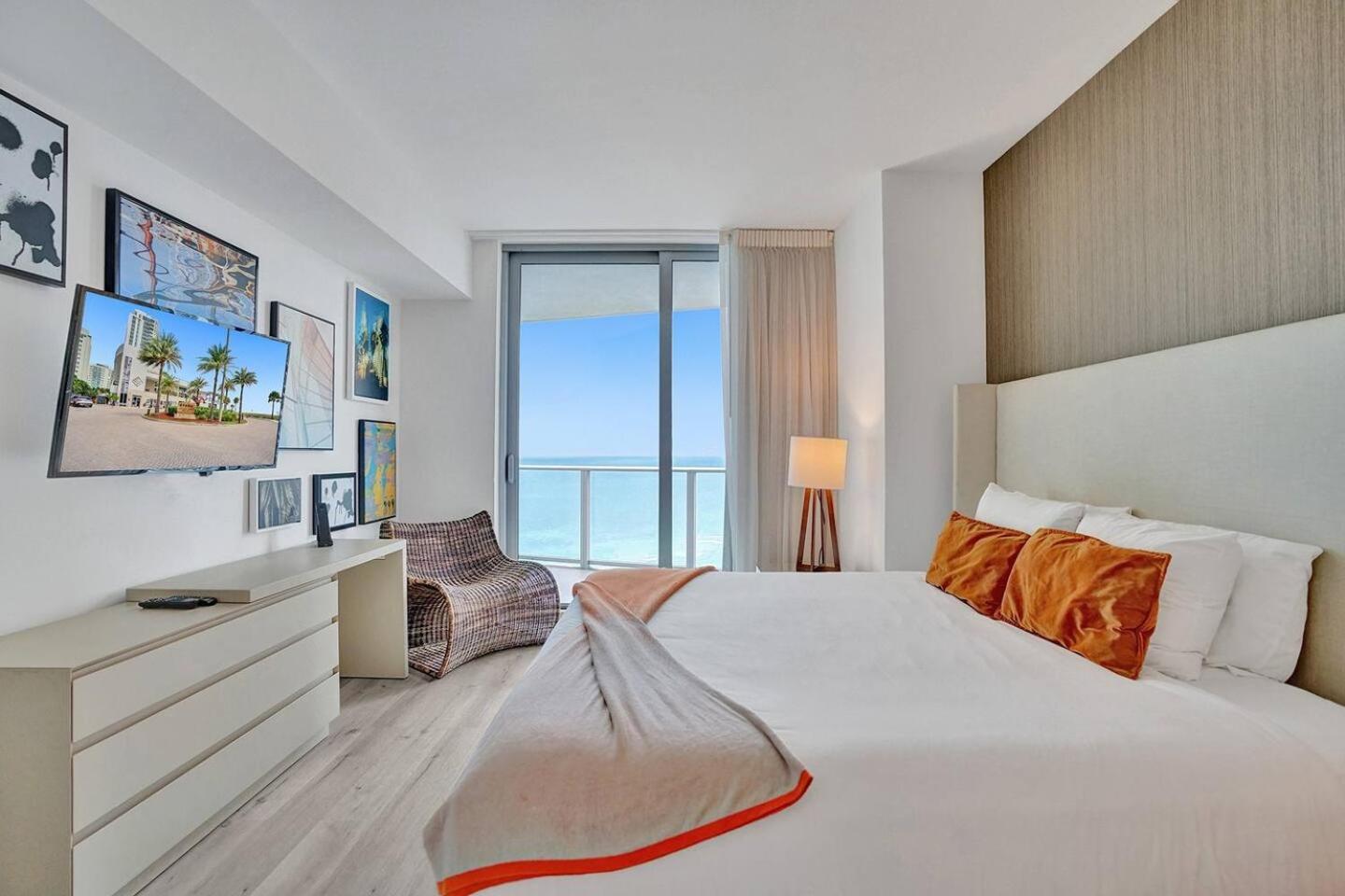 Amazing At Lyfe & Residences * Hollywood