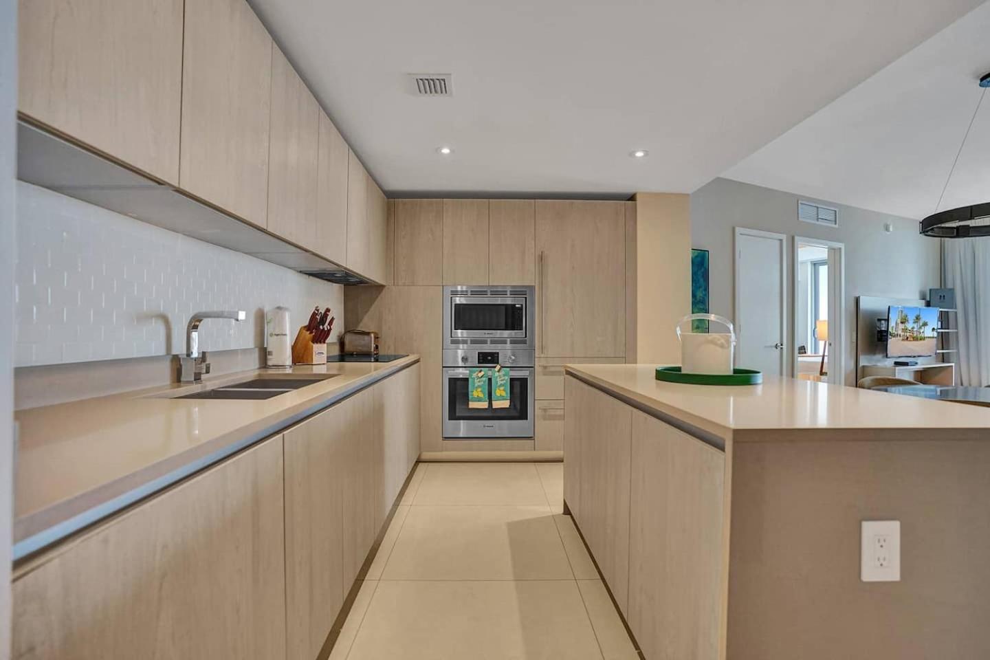 Amazing At Lyfe & Residences * Hollywood