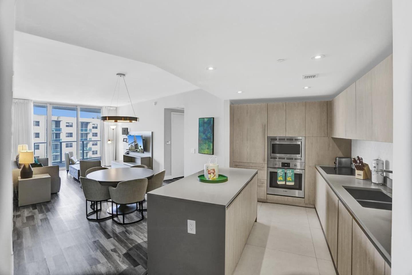 Amazing At Lyfe & Residences Apartment