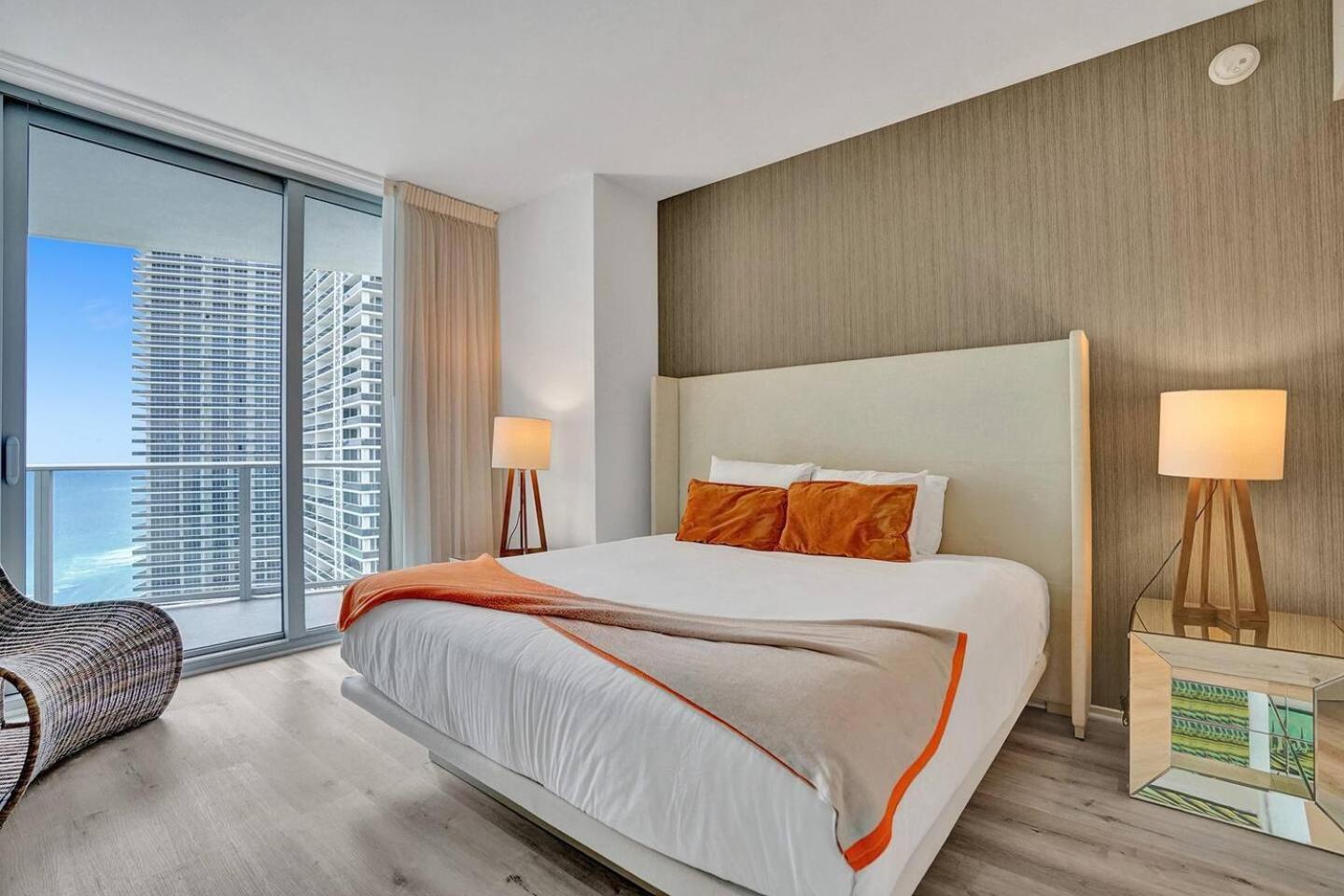 Amazing At Lyfe & Residences Apartment *