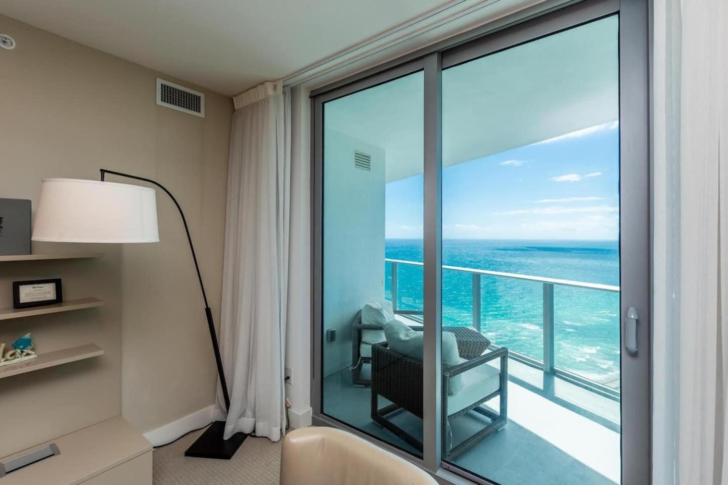 Amazing At Lyfe & Residences Hollywood