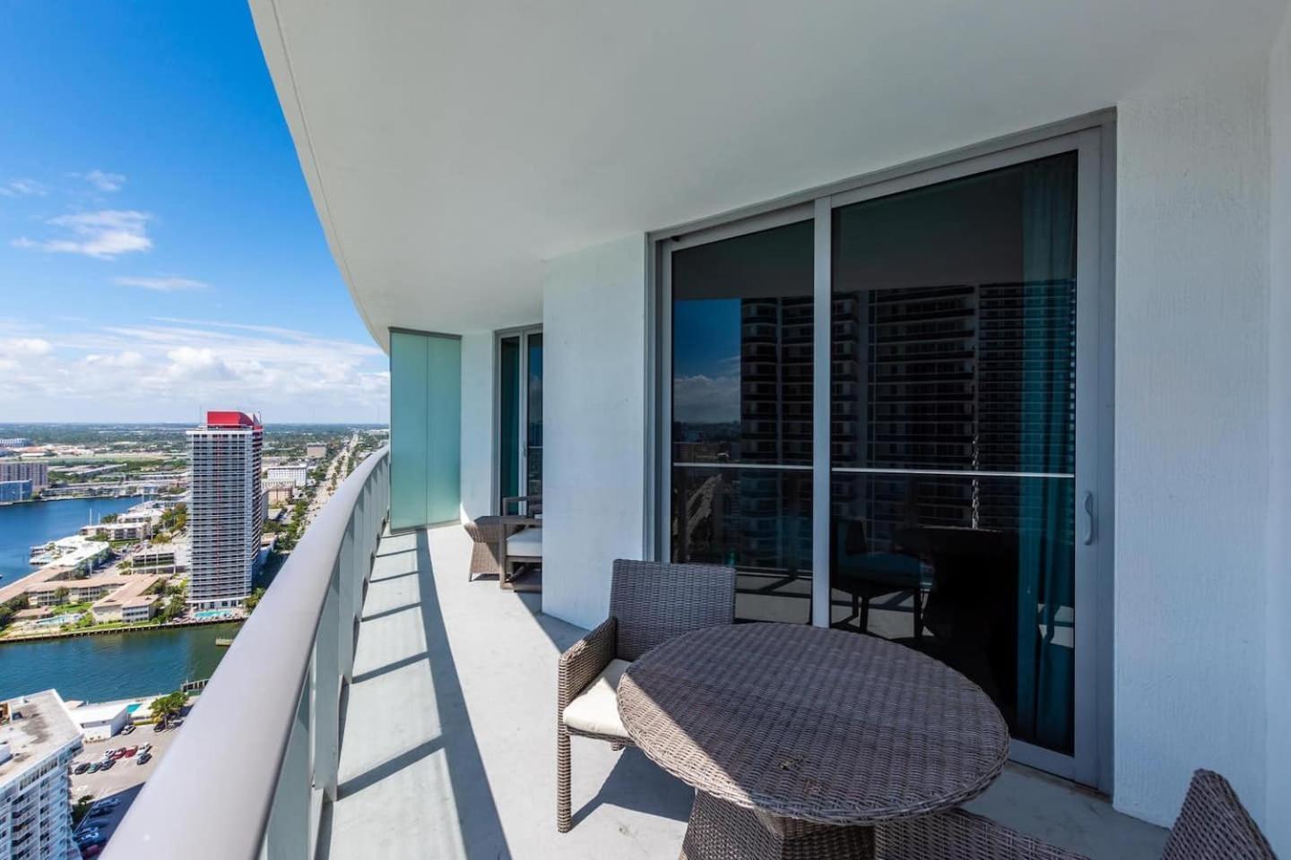 Amazing At Lyfe & Residences Apartment Hollywood