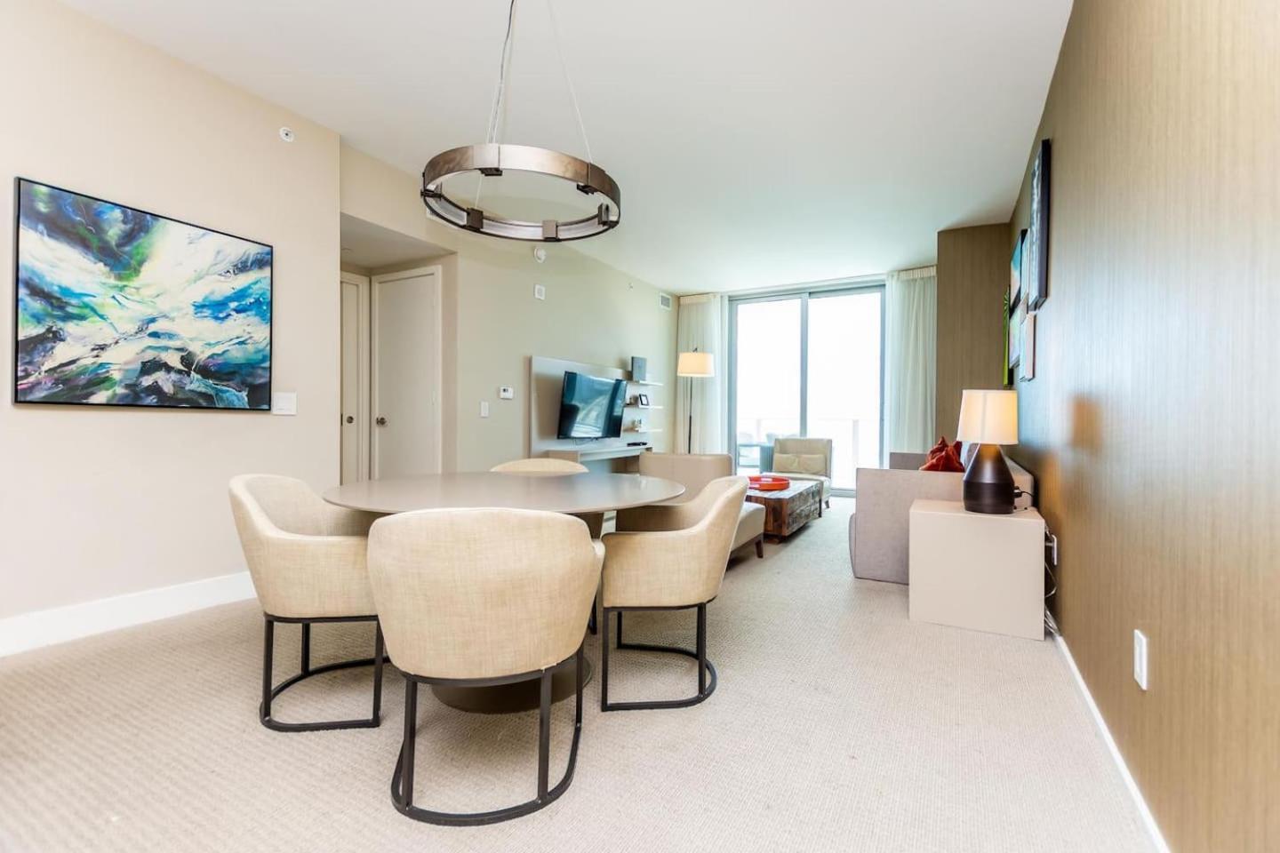 Amazing At Lyfe & Residences Apartment *