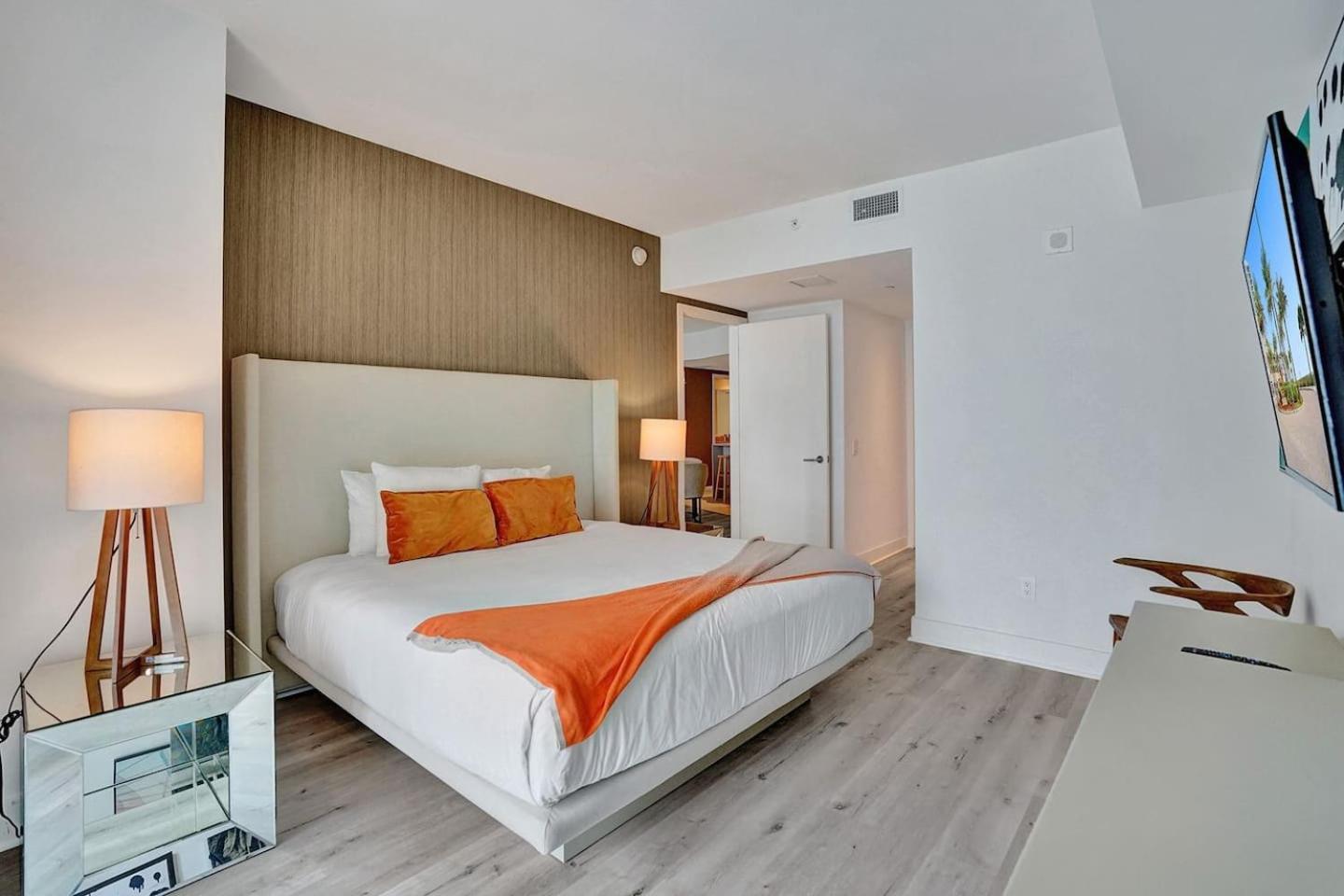Amazing At Lyfe & Residences Apartment