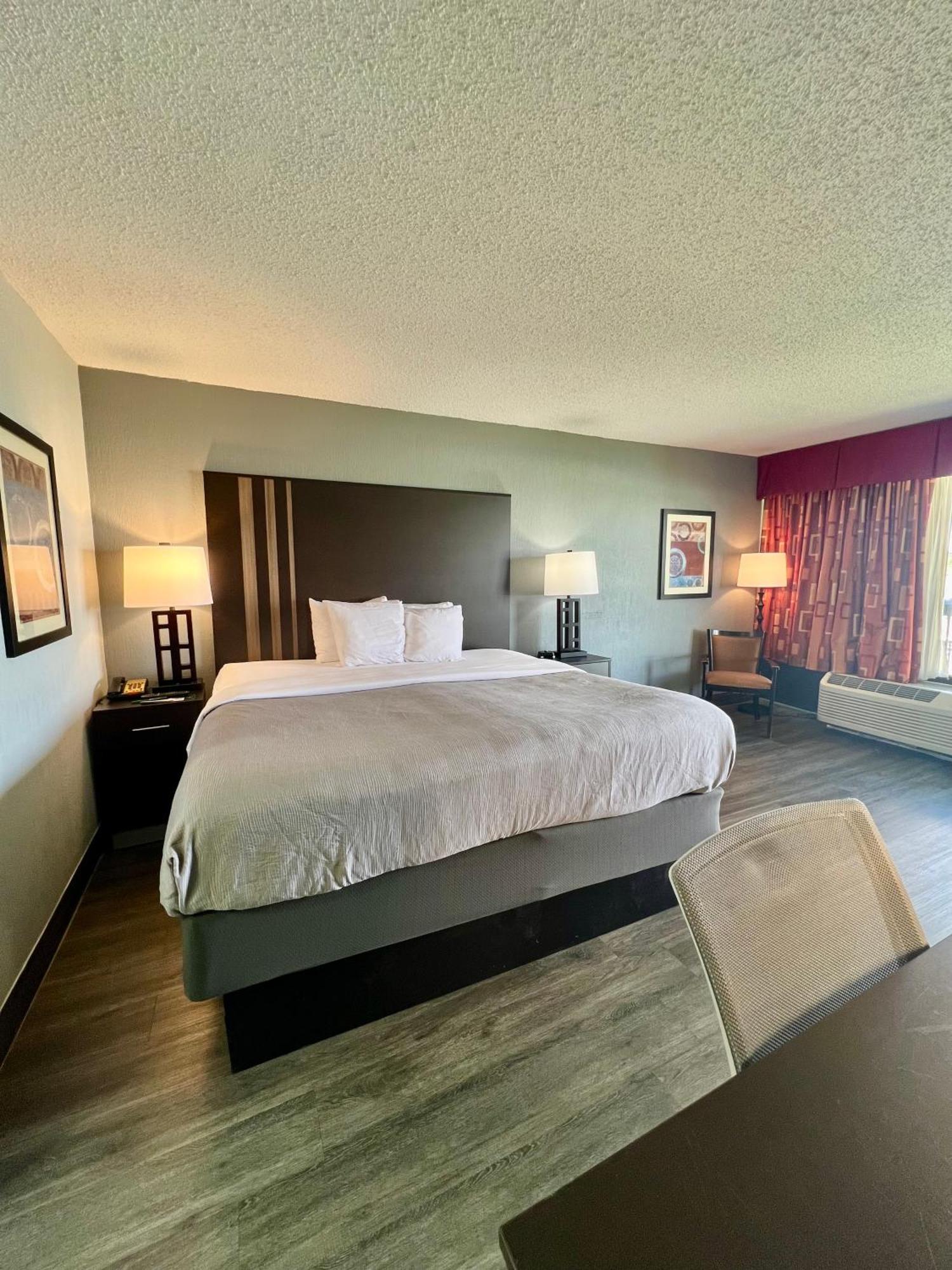 Hotel Quality & Bayside Near Pensacola 2*