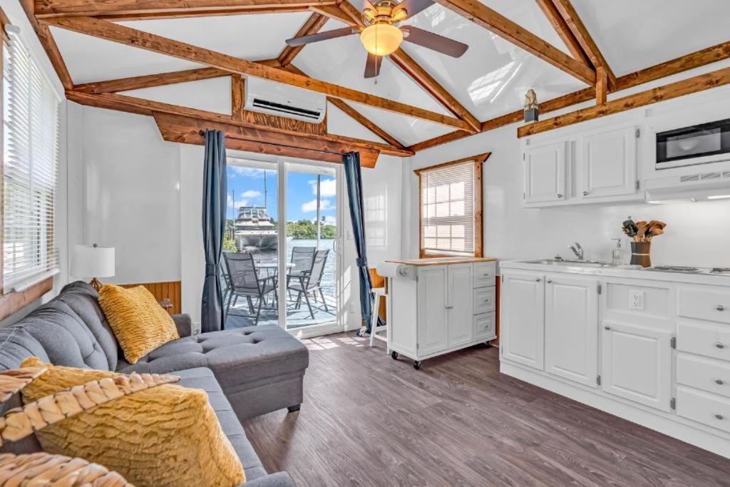 Captain Pip's Marina & Hideaway Resort