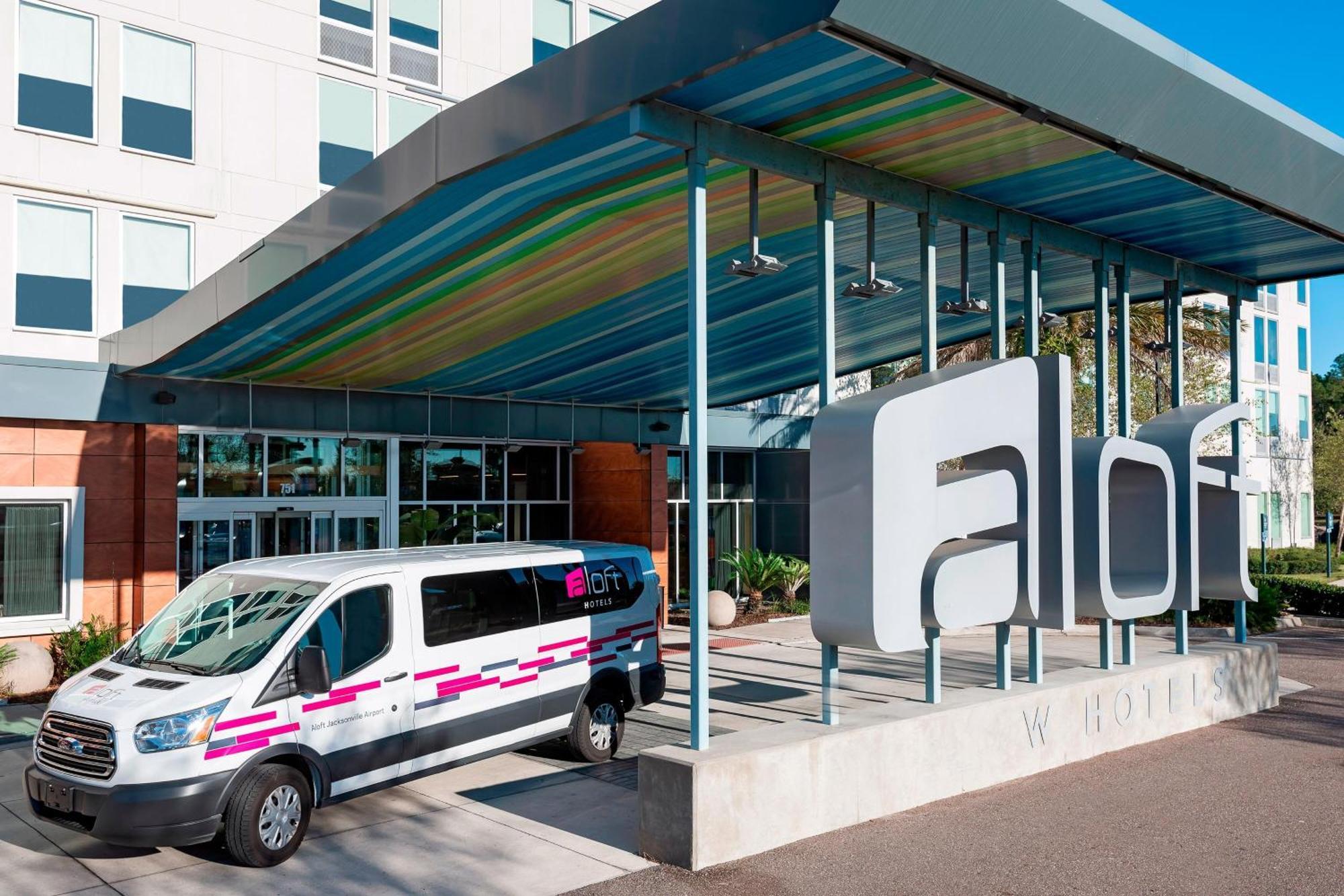 Hotel Aloft Airport 4*