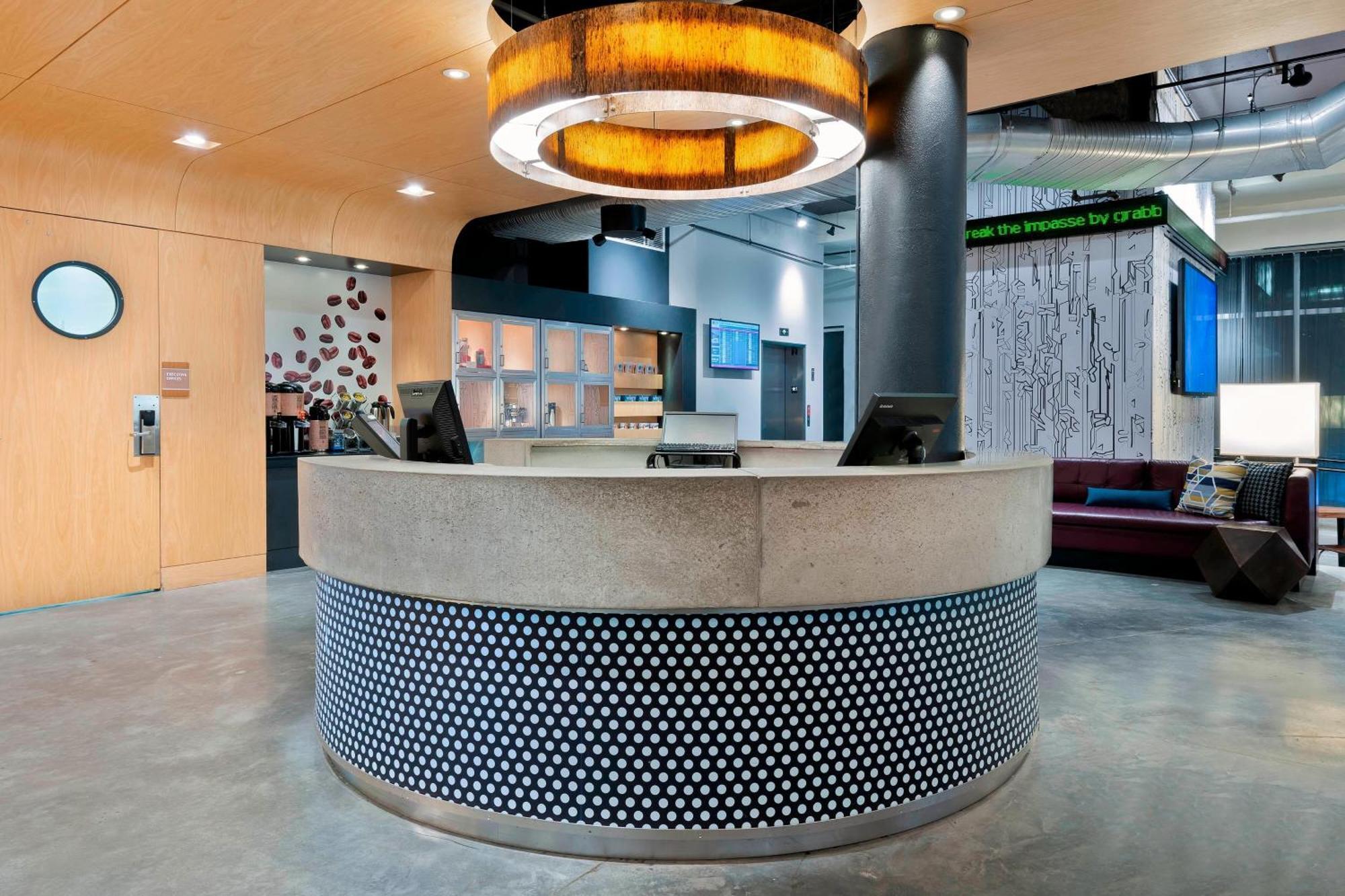 Aloft Airport 4*
