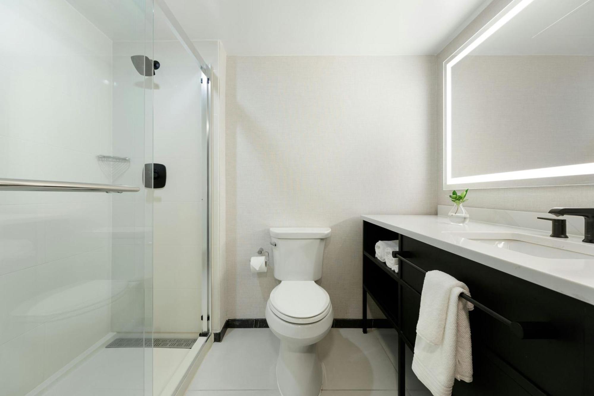 Renaissance Hotel 4*