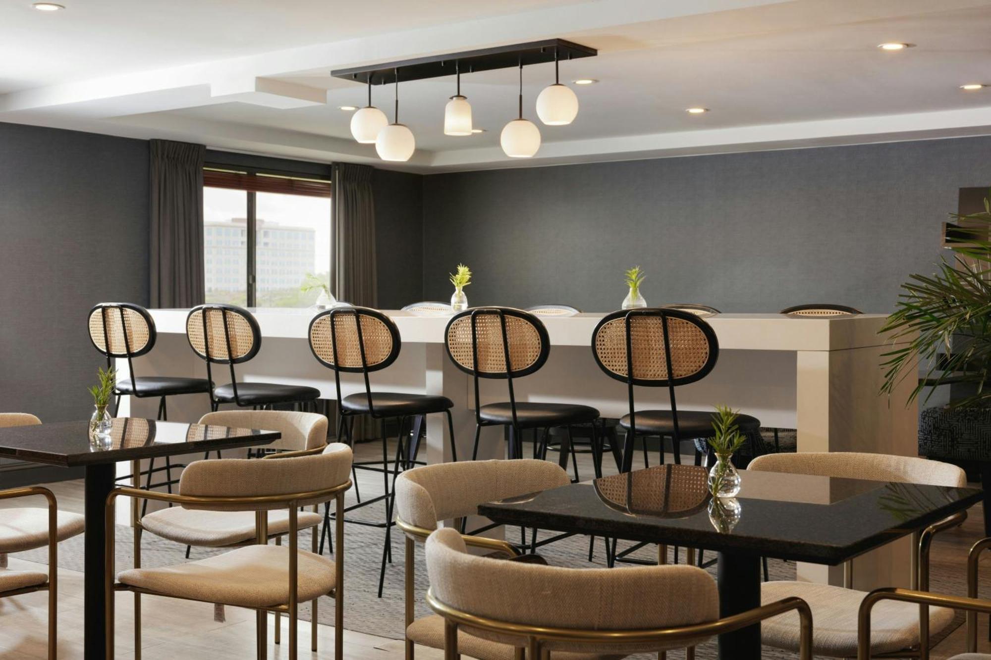Renaissance Hotel 4*