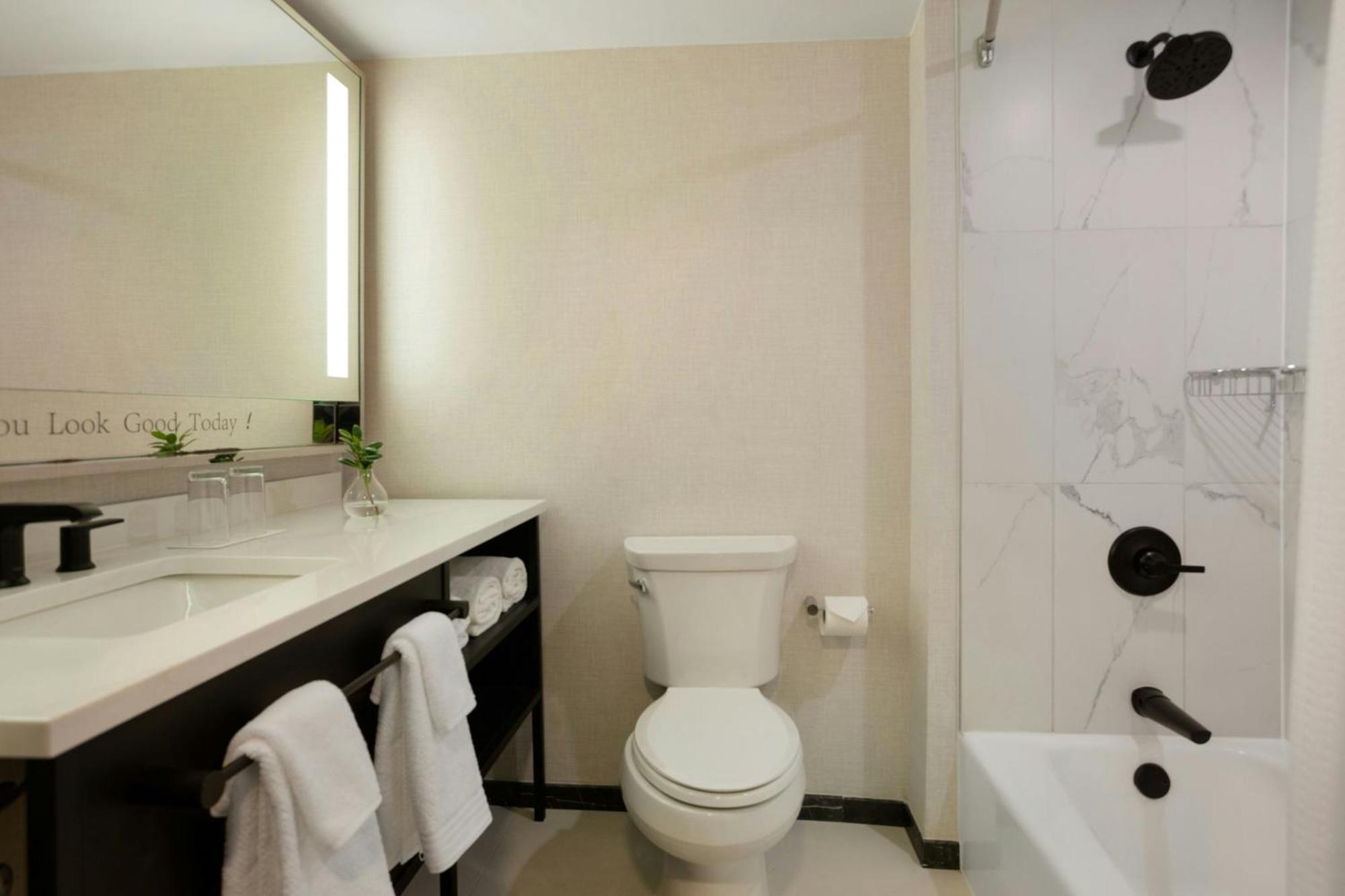 Renaissance Hotel 4*