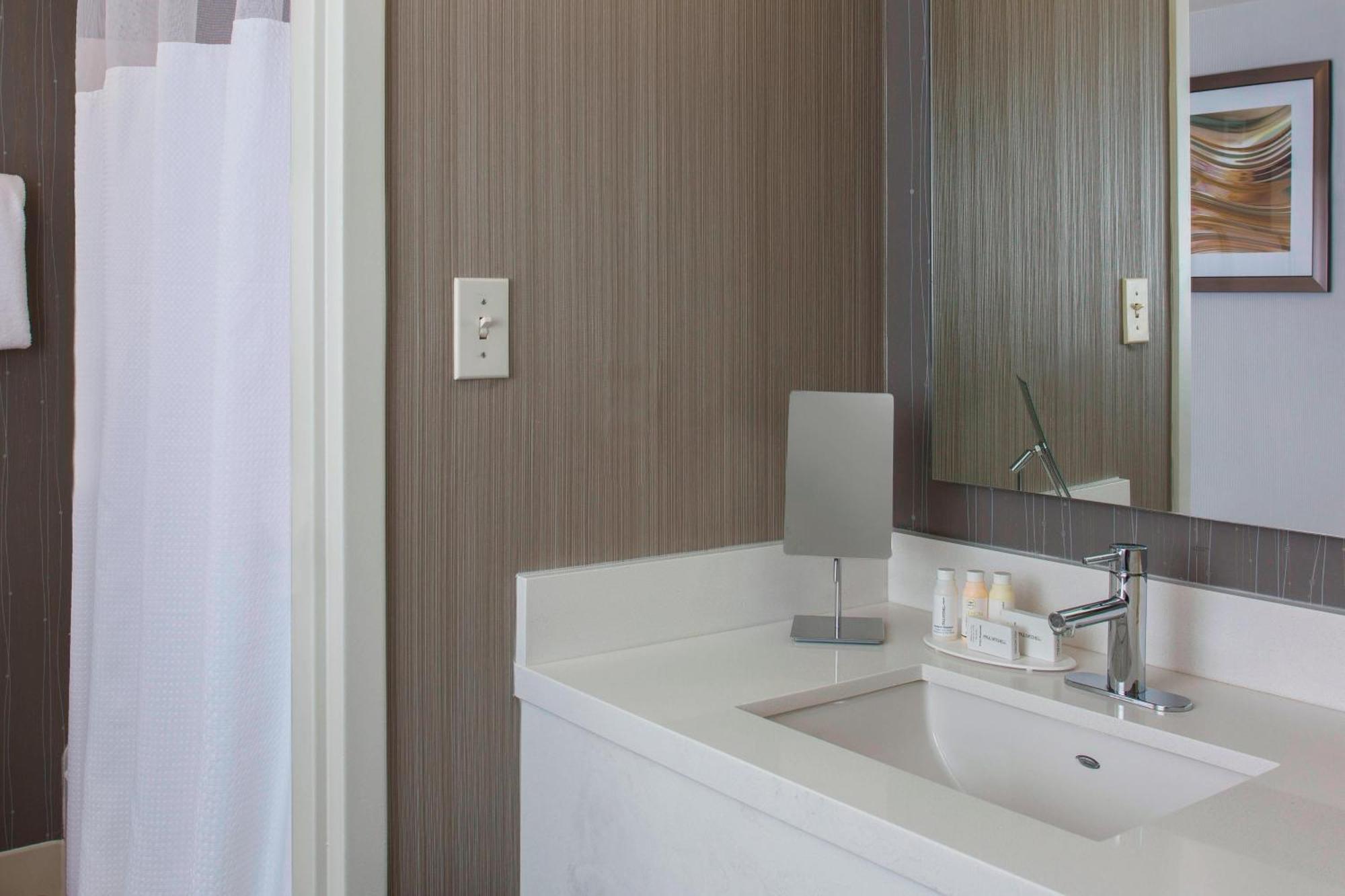 Courtyard By Marriott Orlando Buena Vista In The Marriott Village 3*