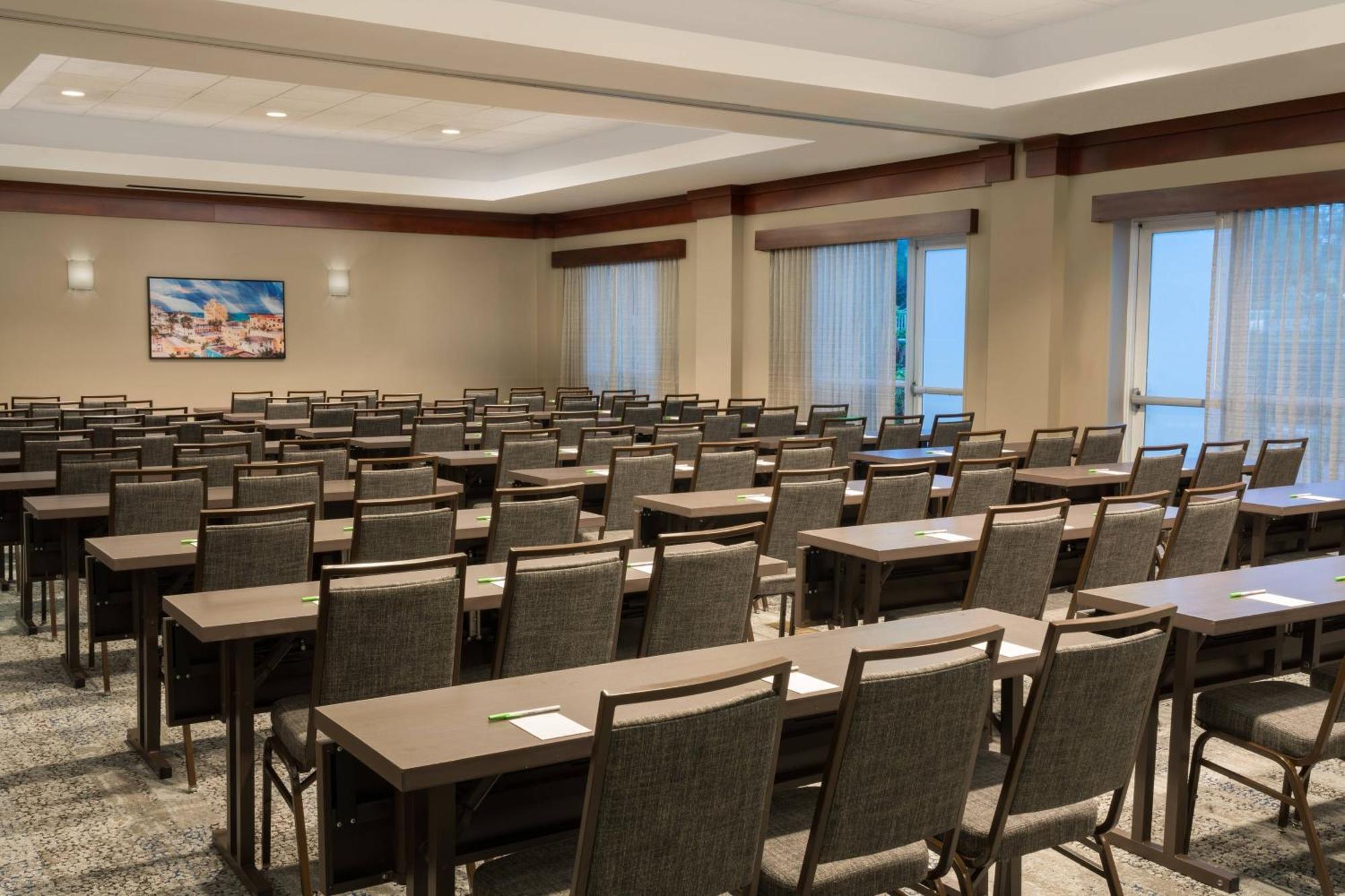Courtyard By Marriott Lauderdale Airport & Cruise Port Hotel