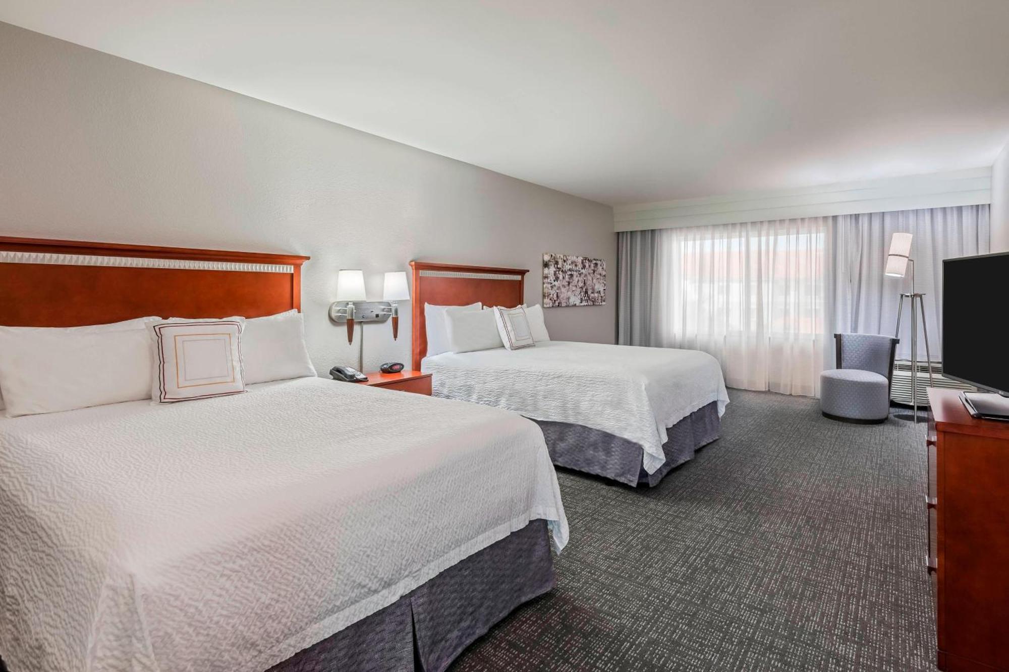 Courtyard Myers At I-75 And Gulf Coast Town Center Hotel Estero