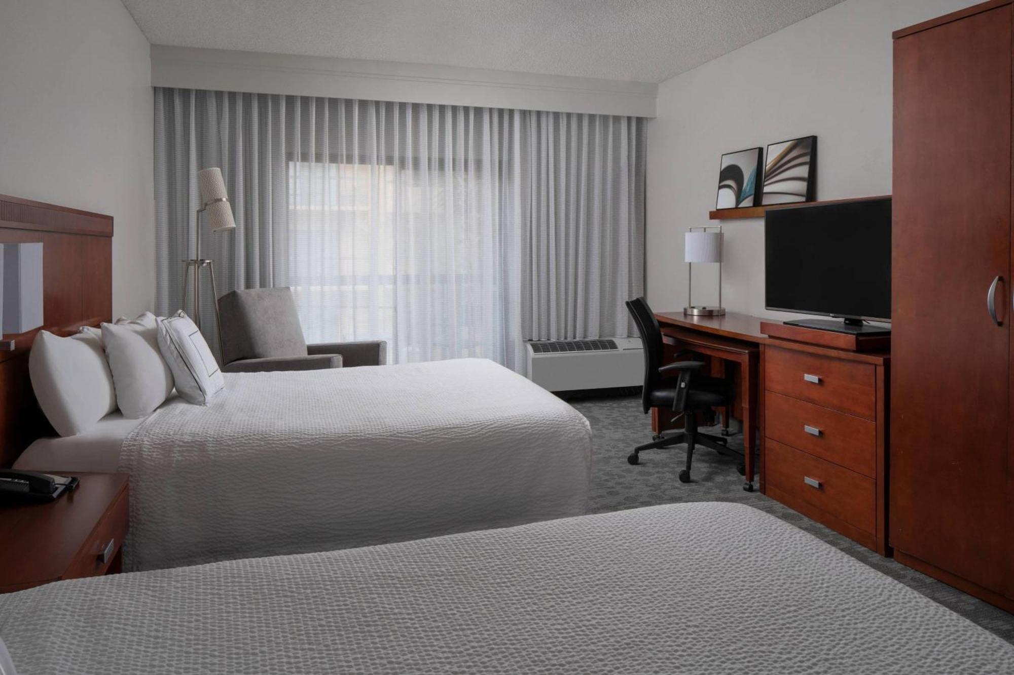 Hotel Courtyard By Marriott At The Mayo Clinic Campus/beaches 3*
